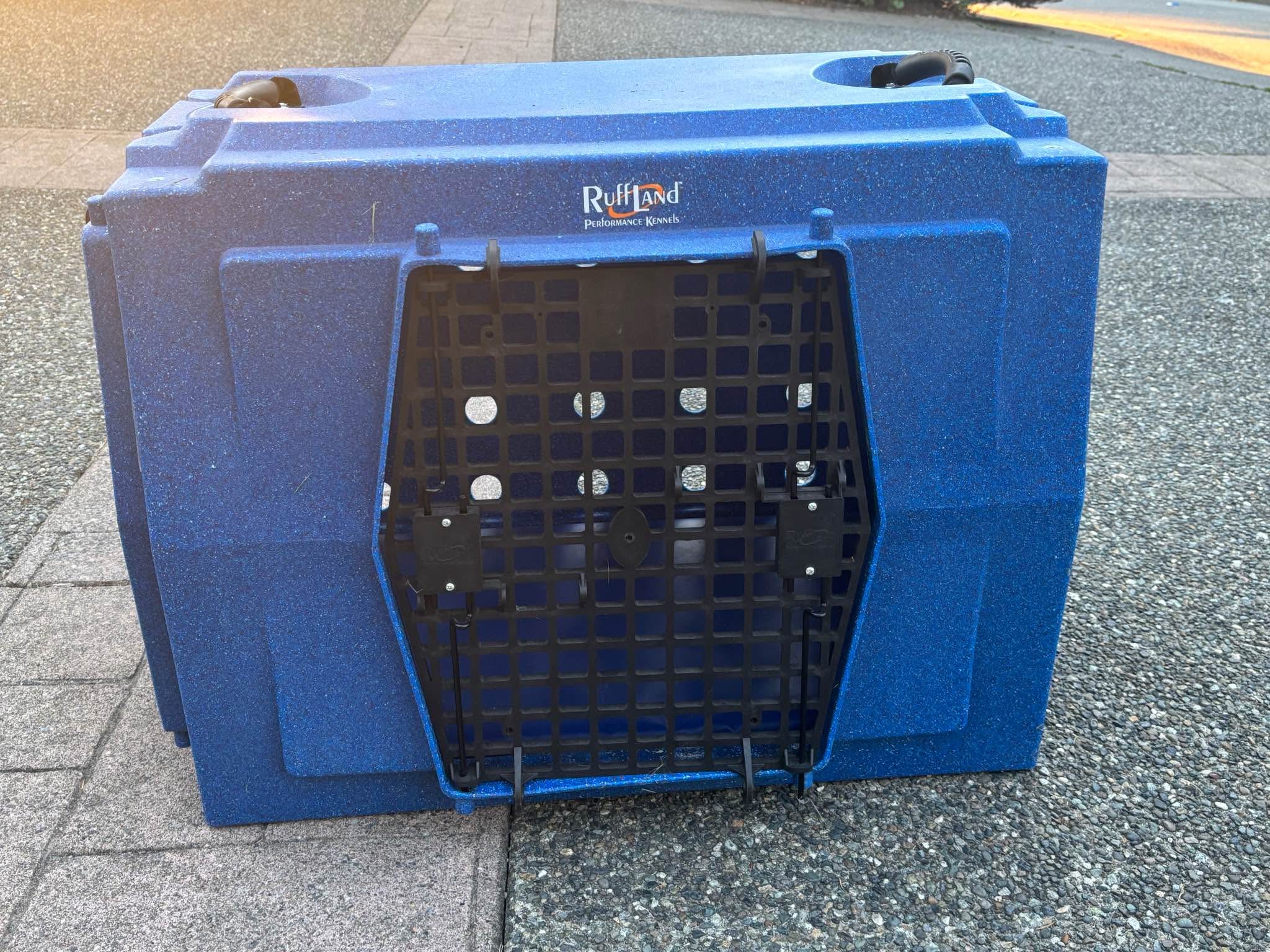 Intermediate Patriotic Blue Ruffland Kennel - Pet Crates & Carriers ...