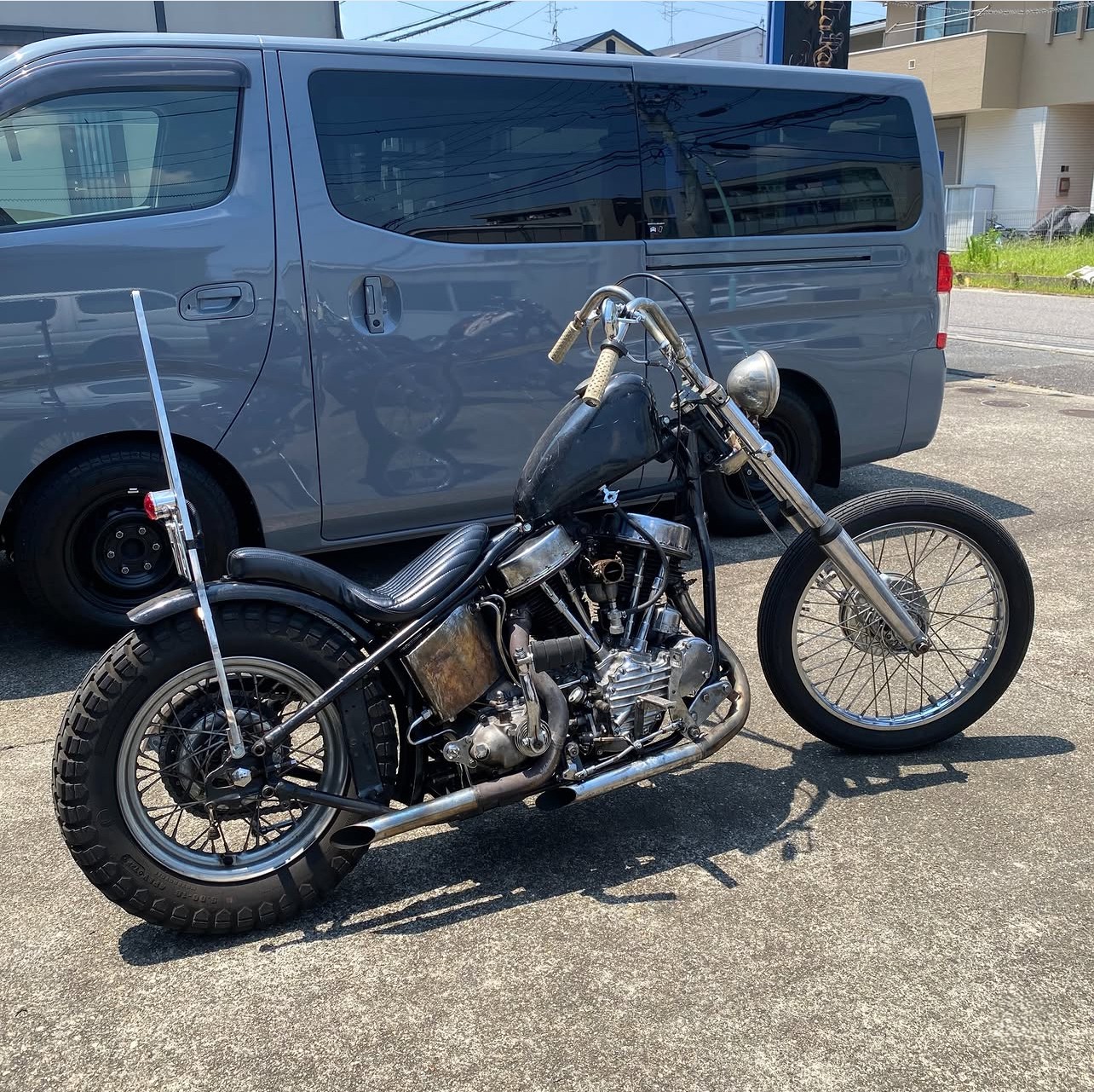 Lowbrow - @reece.zylstra and his insane slab side Shovel. Photo by