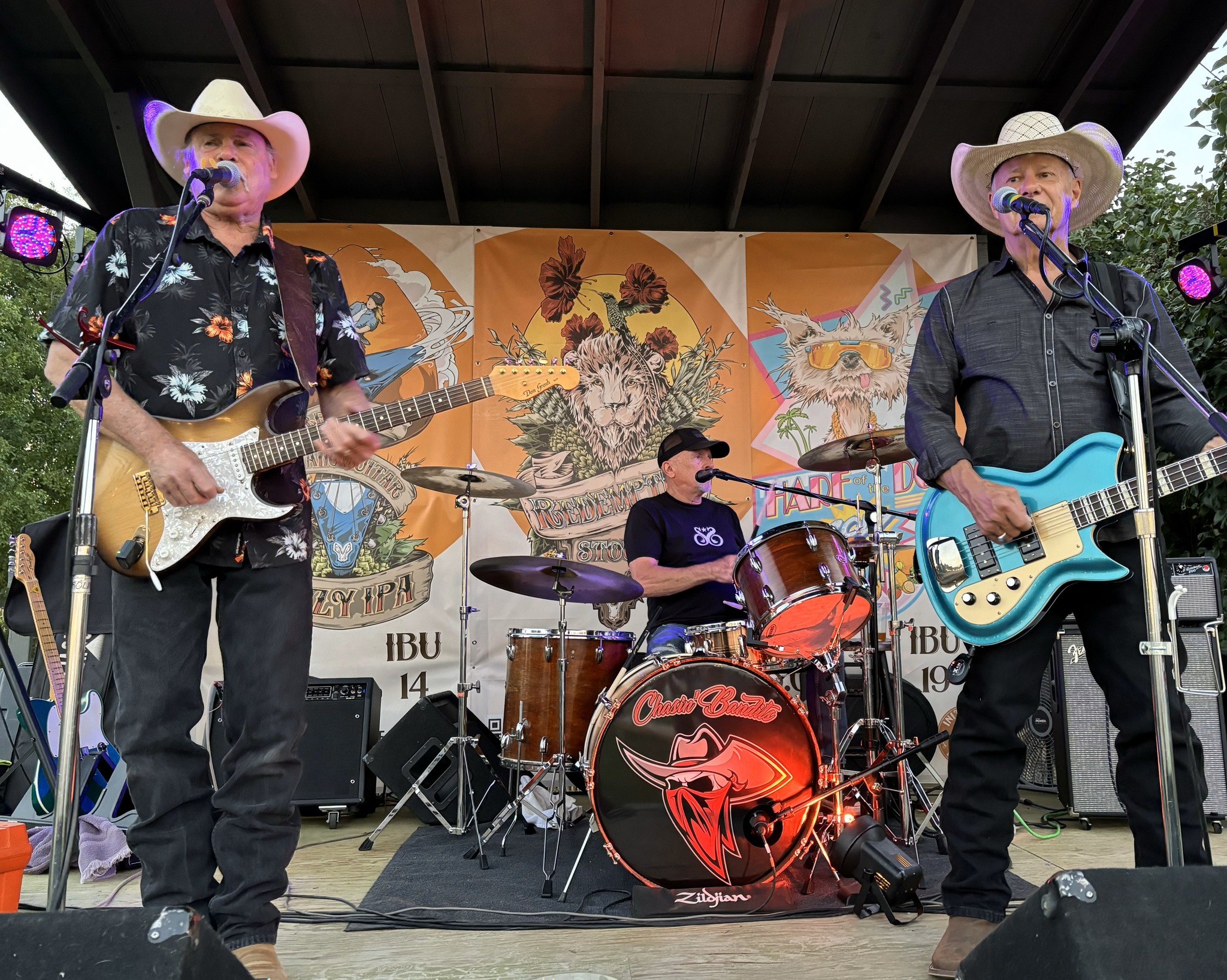 Chasin' Bandits at the Round Butte Inn