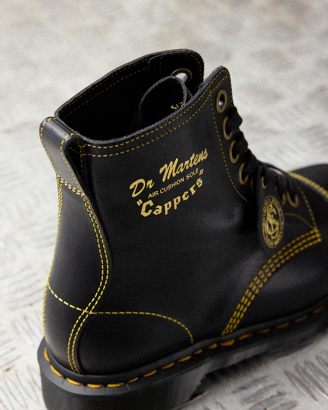 ほぼ新品【Dr.Martens】 ヒールサンダル GRANIK 正規品 箱無 Dr.Martens - 2019年春夏に新しく仲間入りした<GRANIK> チャンキー