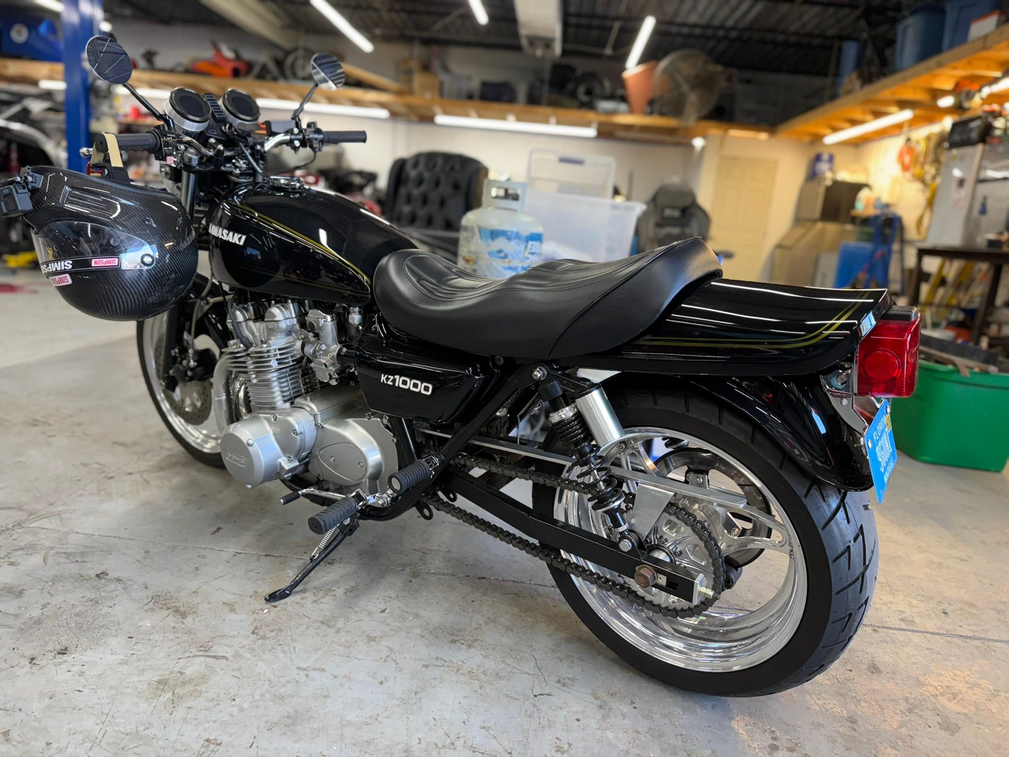 What a beautiful Kawasaki KZ 1000 Hot Rod! 🔥