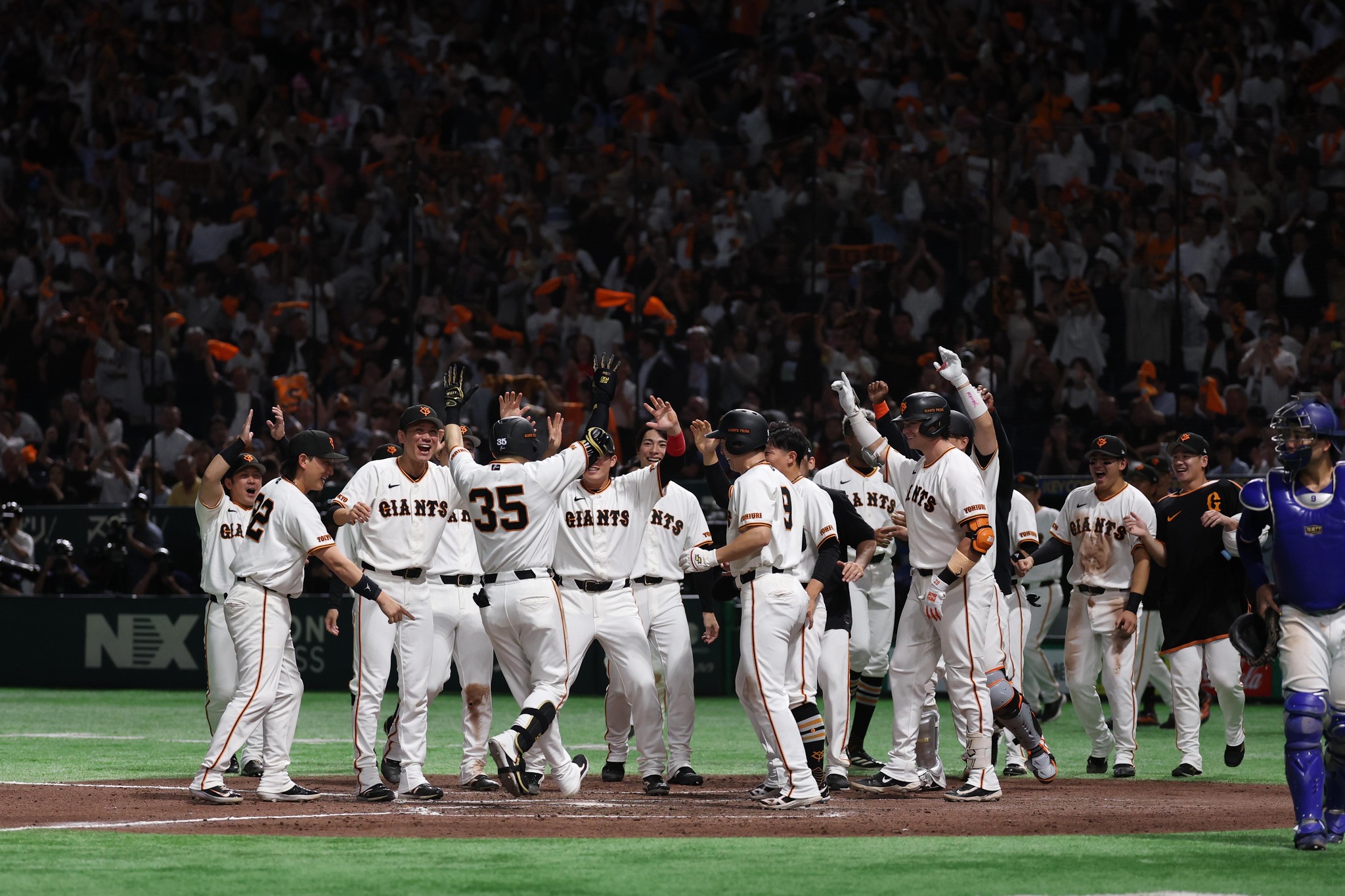 オークションがスタートしました‼  6月の主催試合でヒーローとなった