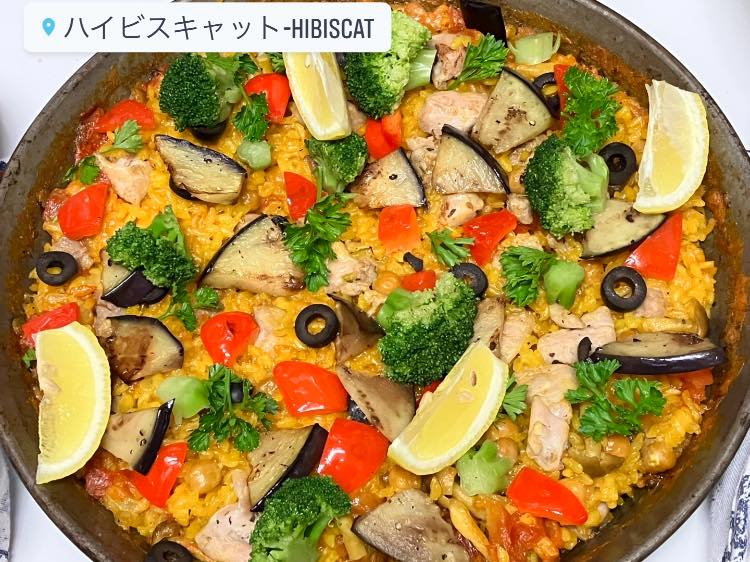 久しぶりに #バレンシア 風パエリア 鶏肉や豆などいろいろあって 複雑