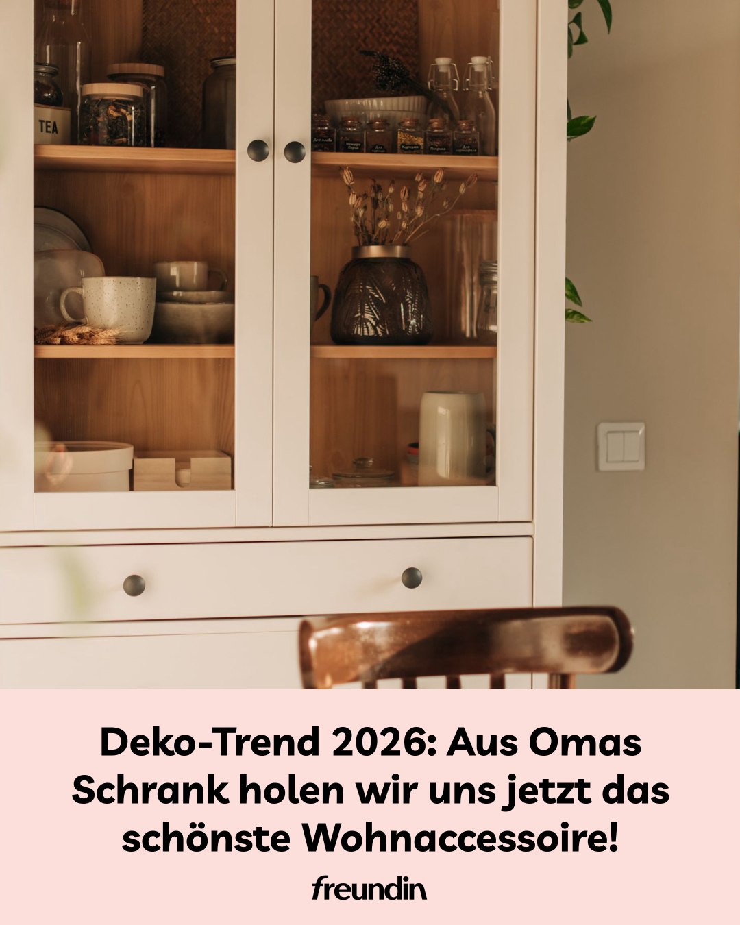 Was früher in Vitrinen verstaubte, erlebt jetzt ein Comeback: Ein Wohnaccessoire aus Omas Schrank wird 2026 zum elegantesten Deko-Trend! Mehr dazu unten ⬇️