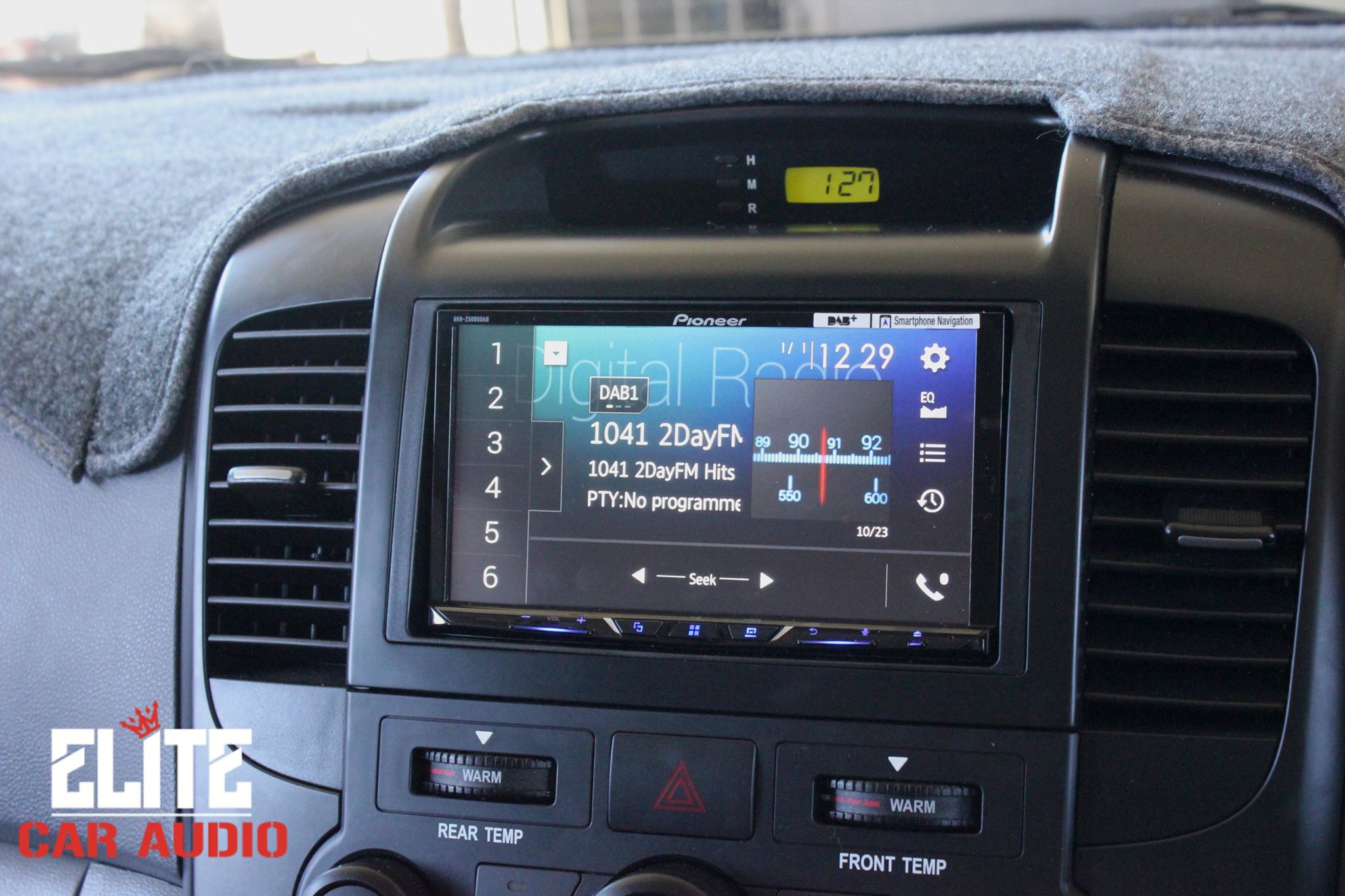 Android AJ002-OB with Android Auto and Apple CarPlay. Has a rear