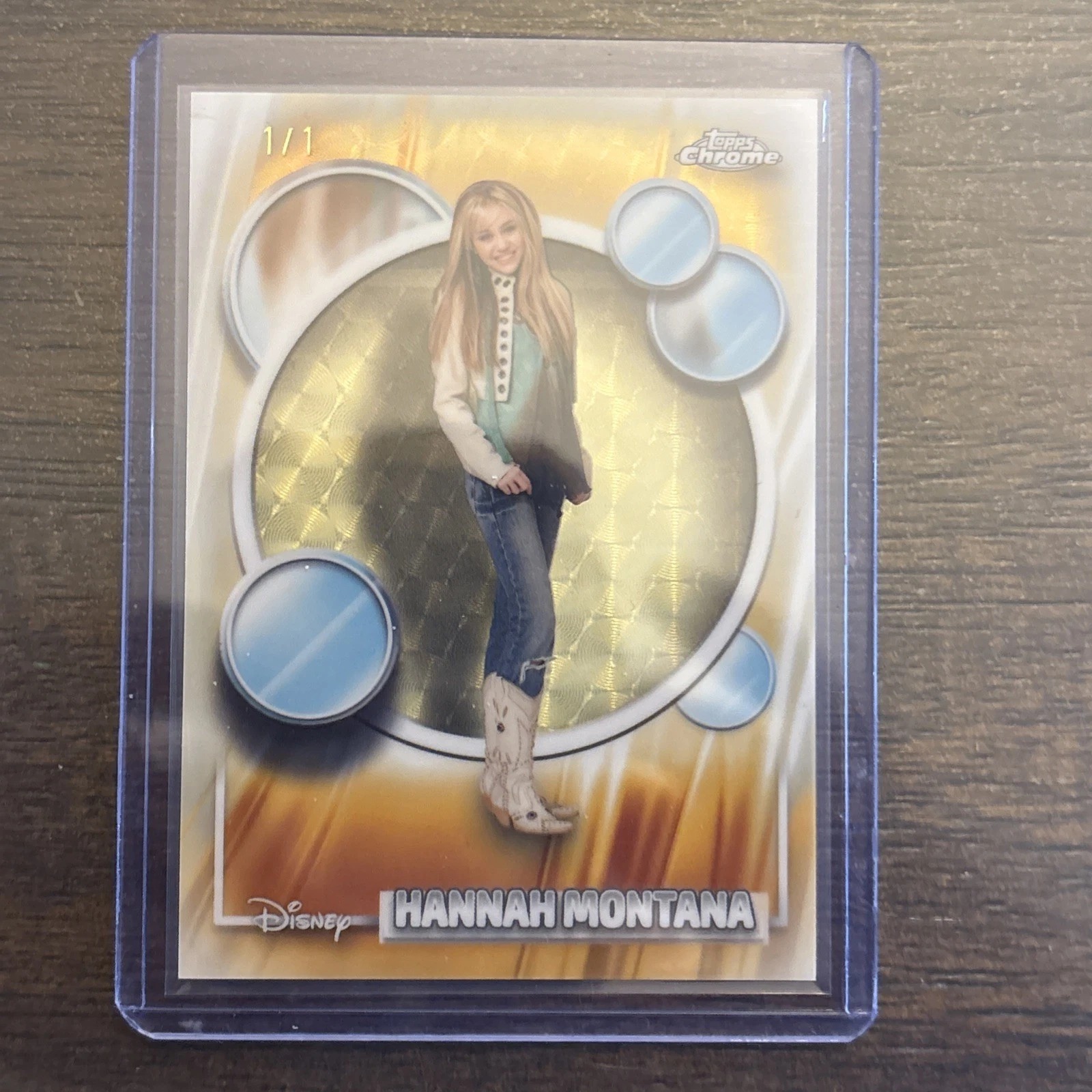 Someone just pulled the 1-of-1 Hannah Montana Superfractor 🔥