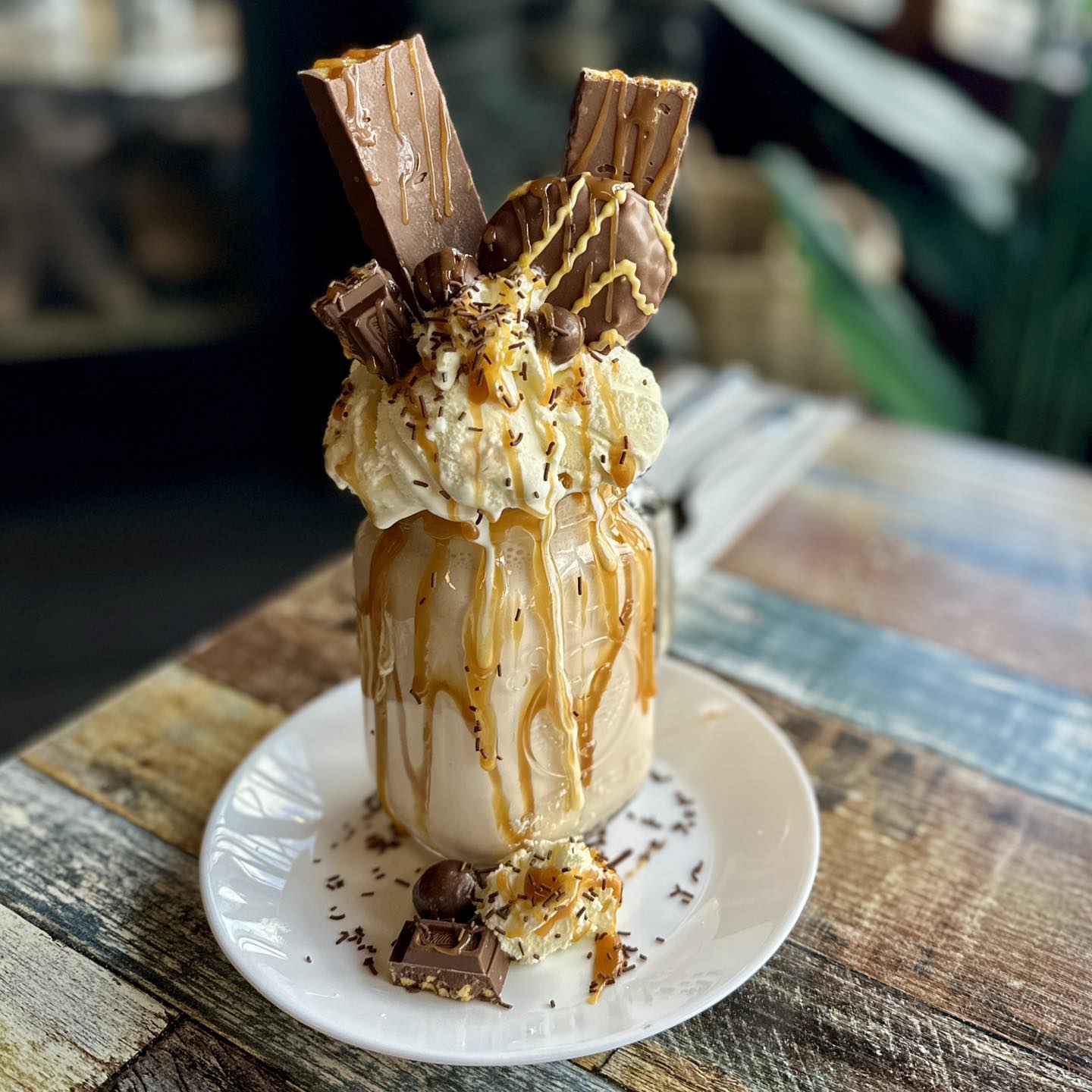 Waterside - 🤩 𝐇𝐨𝐤𝐞𝐲 𝐏𝐨𝐤𝐞𝐲 𝐅𝐫𝐞𝐚𝐤𝐬𝐡𝐚𝐤𝐞 🤩 Our vanilla milkshake, topped ...