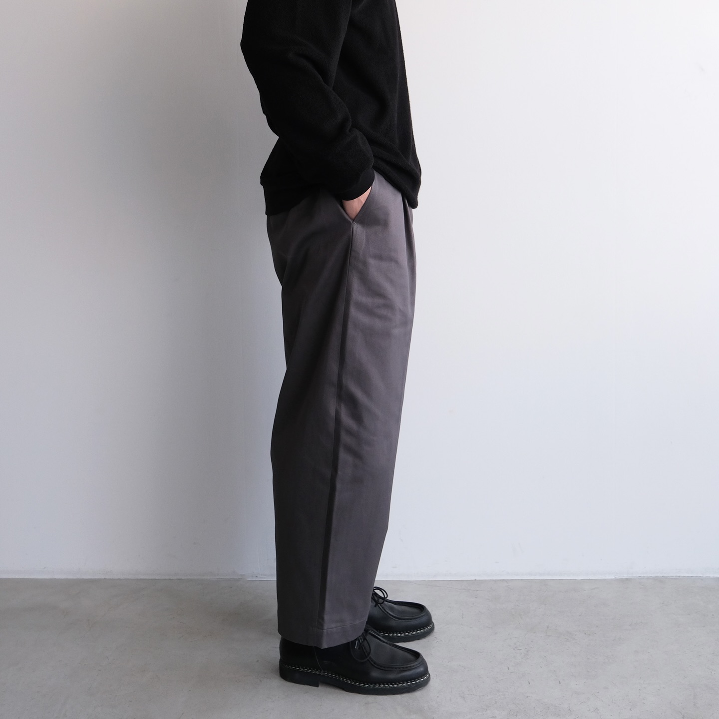 Graphpaper 『Westpoint Chino Wide Tapered Trousers』 color：C.Gray 