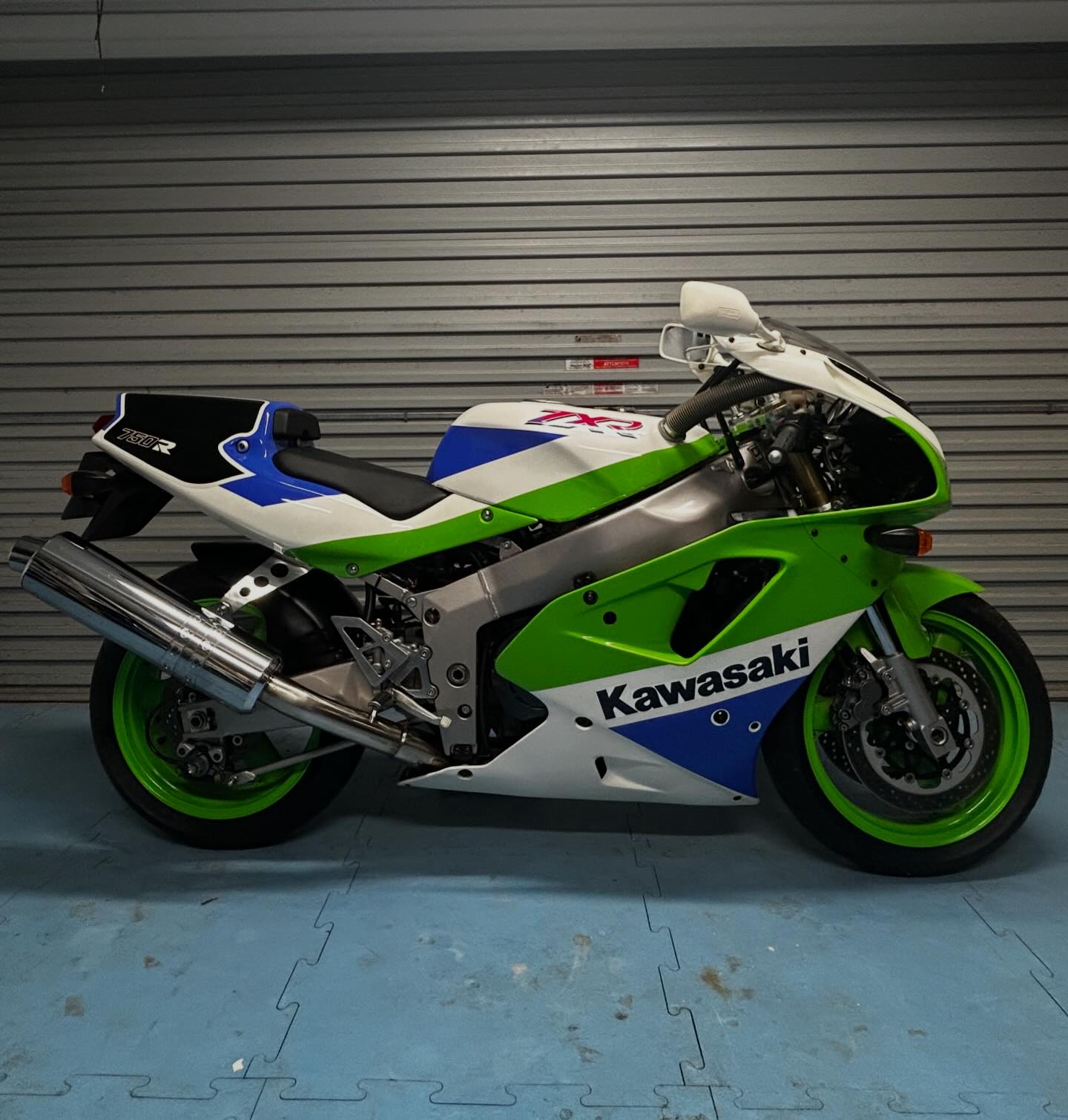 The nostalgia hits big with this one 😍 This Kawasaki ZXR750R