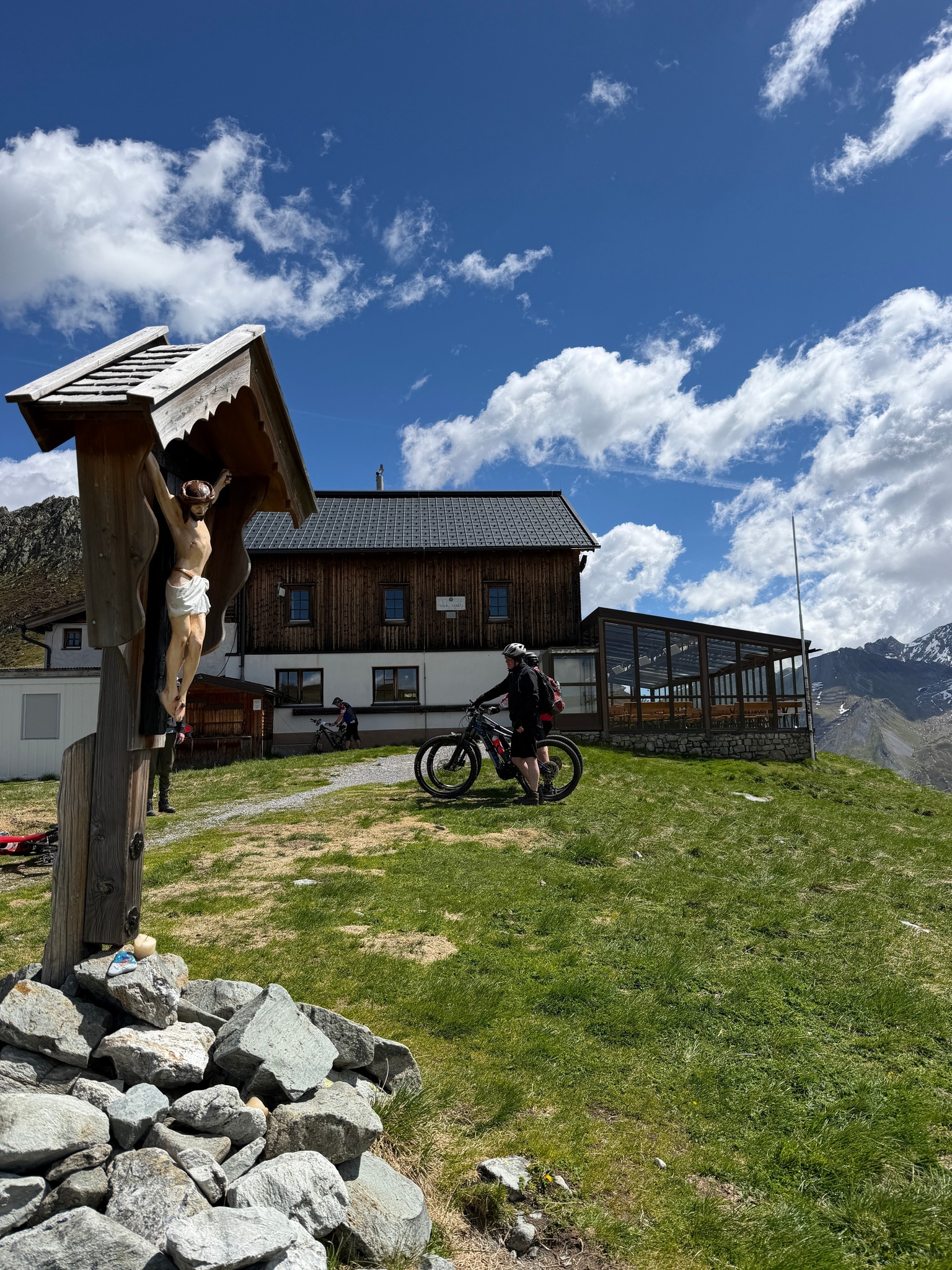 luft zelt kaufen 6-8 Personen Luftzelt Aufblasbar Camping, Familienzelt Aufblasbares Haus XXL Mit Kaminöffnung, 4-Saison Wasserdichtes Winddicht Große Pop Up Zelt Mit Pumpe, Outdoor-Glampentelzel Sport & Freizeit Größe:M12x1.75 Einbaubreite 142-148mm 10 Meter Bike tours along the Mystery Science