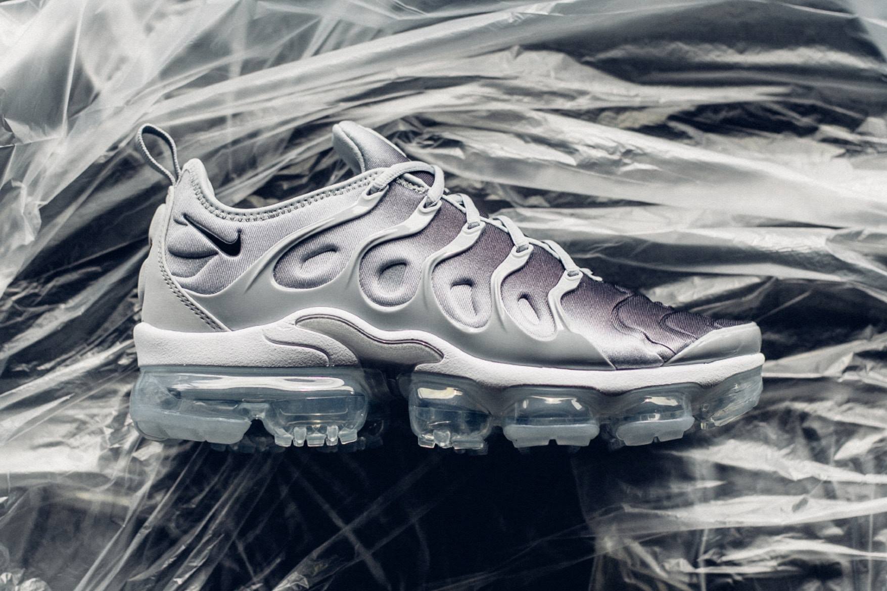 The Nike Air Max Tailwind 4 sees itself cladded in a black wolf 