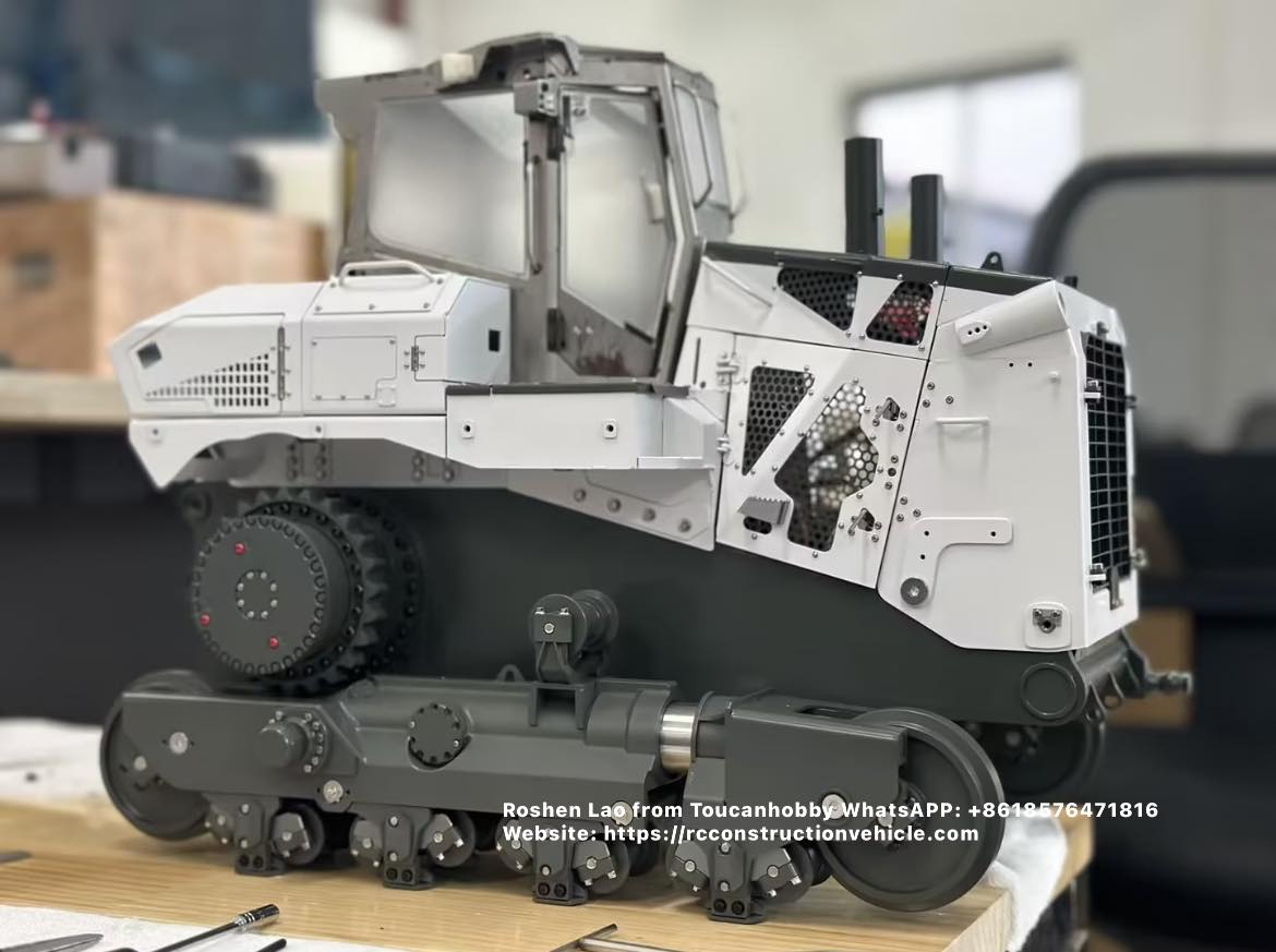 I have to say, this upcoming Super Frog 776 Metal Hydraulic Dozer
