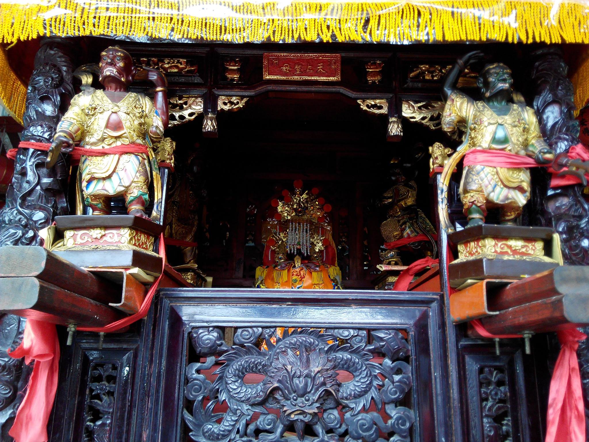 中港龍鳳宮 - 敬啟者 近維潭府吉祥萬事如意為頌為祝，本宮設光明燈承蒙各界大德善男信女熱誠樂捐協助，於去年農曆六月開燈至今已近界滿一年，新年度 ...