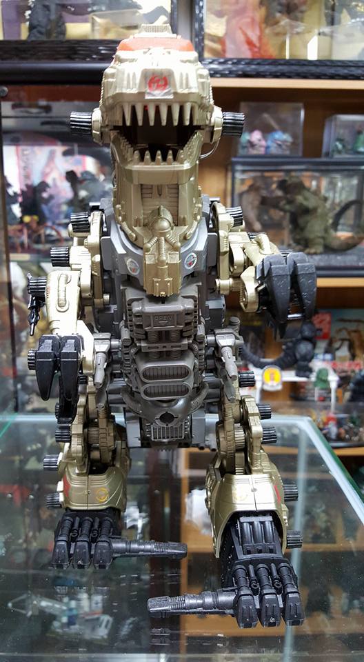The Giant ZRK: A Historic Large-Scale Zoid from Tomy's Original Era