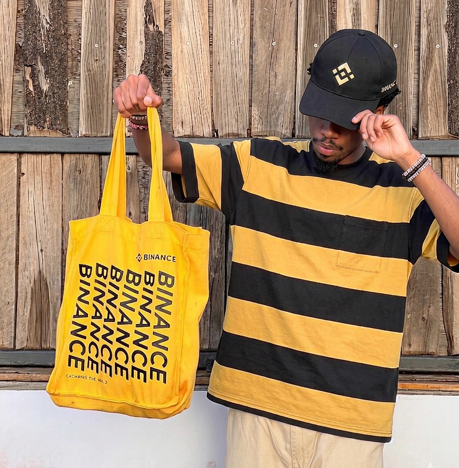 Ez cart with squatch link bag: securing the bag