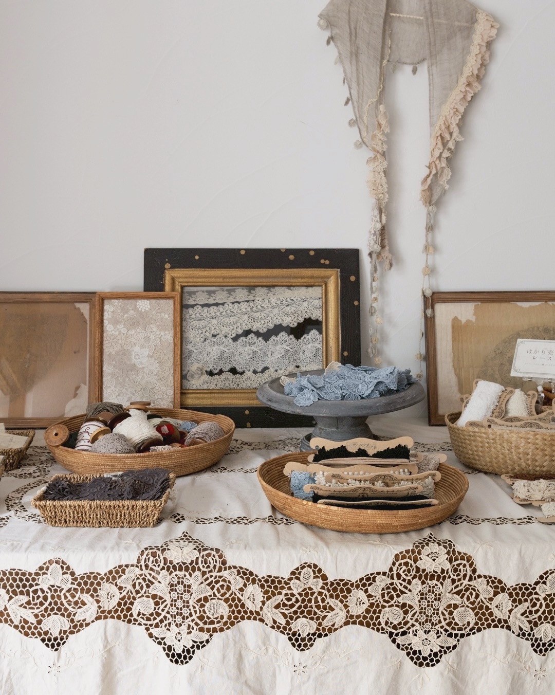Lace Fair開催中のAtelier Shopでは、これまでREIのコレクションを彩っ