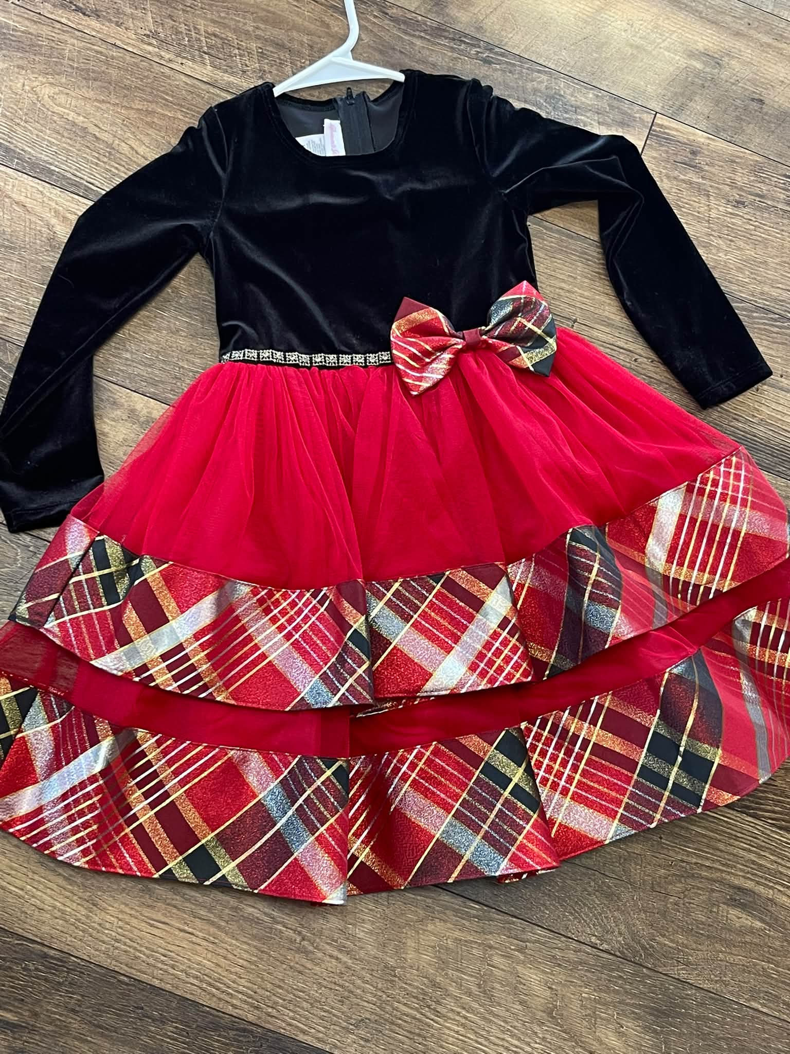 Size 5! Adding all seasons all the time! Why go spend $40 or up on a dress when you can come here! 99% of our Christmas dresses are under $20.00! Most are $10-14.00! ❤️💚
