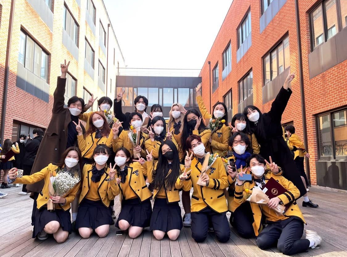 Kep1er Daily - Happy sopa graduation🐿💜 DAYEON GRADUATED...
