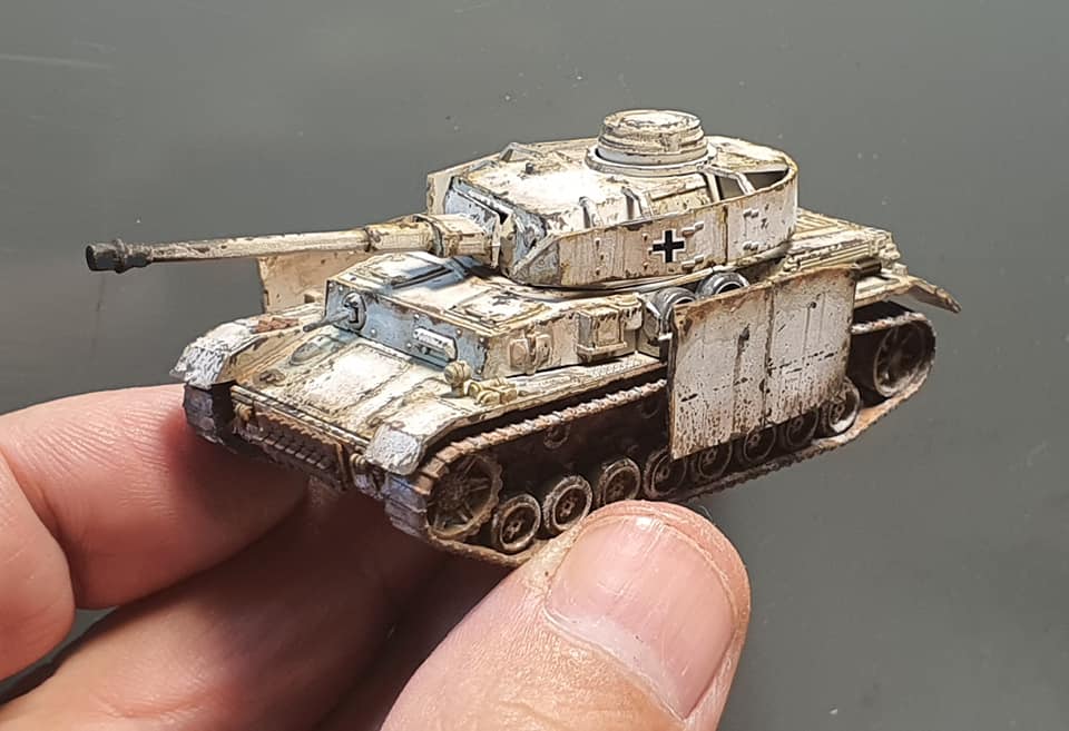 Sharing a 1/9 scale Panzer-Grenadier model, a holy grail item