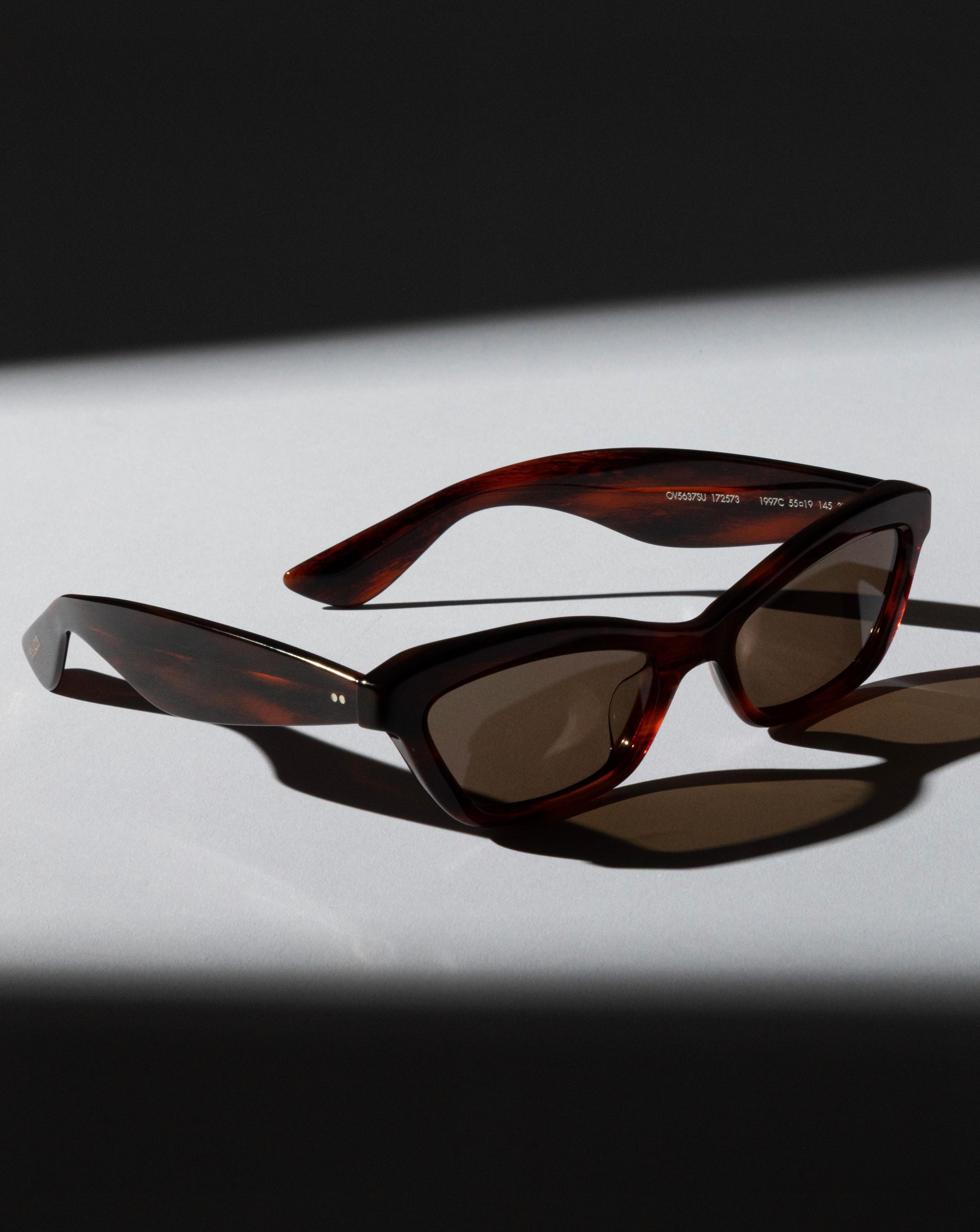 Oliver - Poker Face // Levi in MP-2 18K Gold. (camera