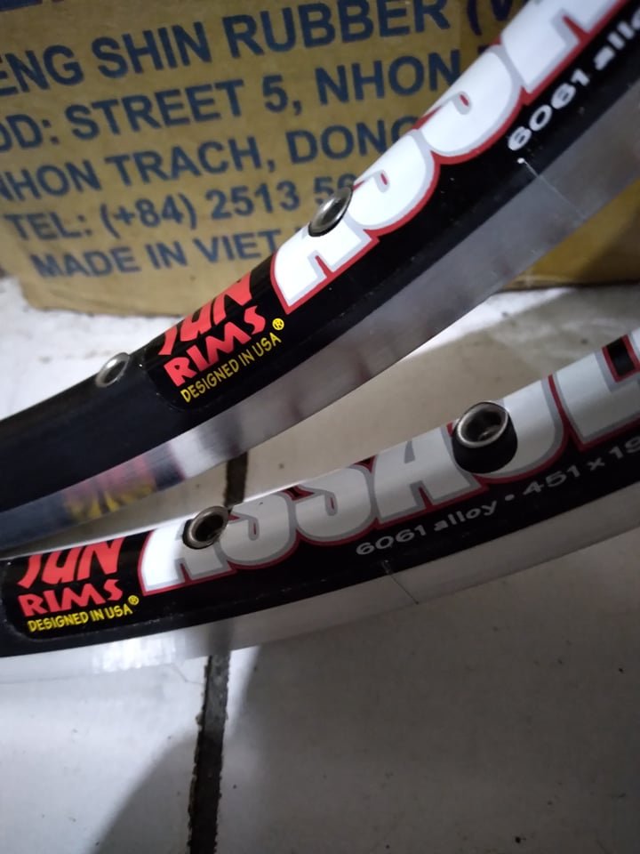 VINTAGE SUN RIMS ASSAULT SL1 , size 20- 451 32H BLACK,NOS, PAIR