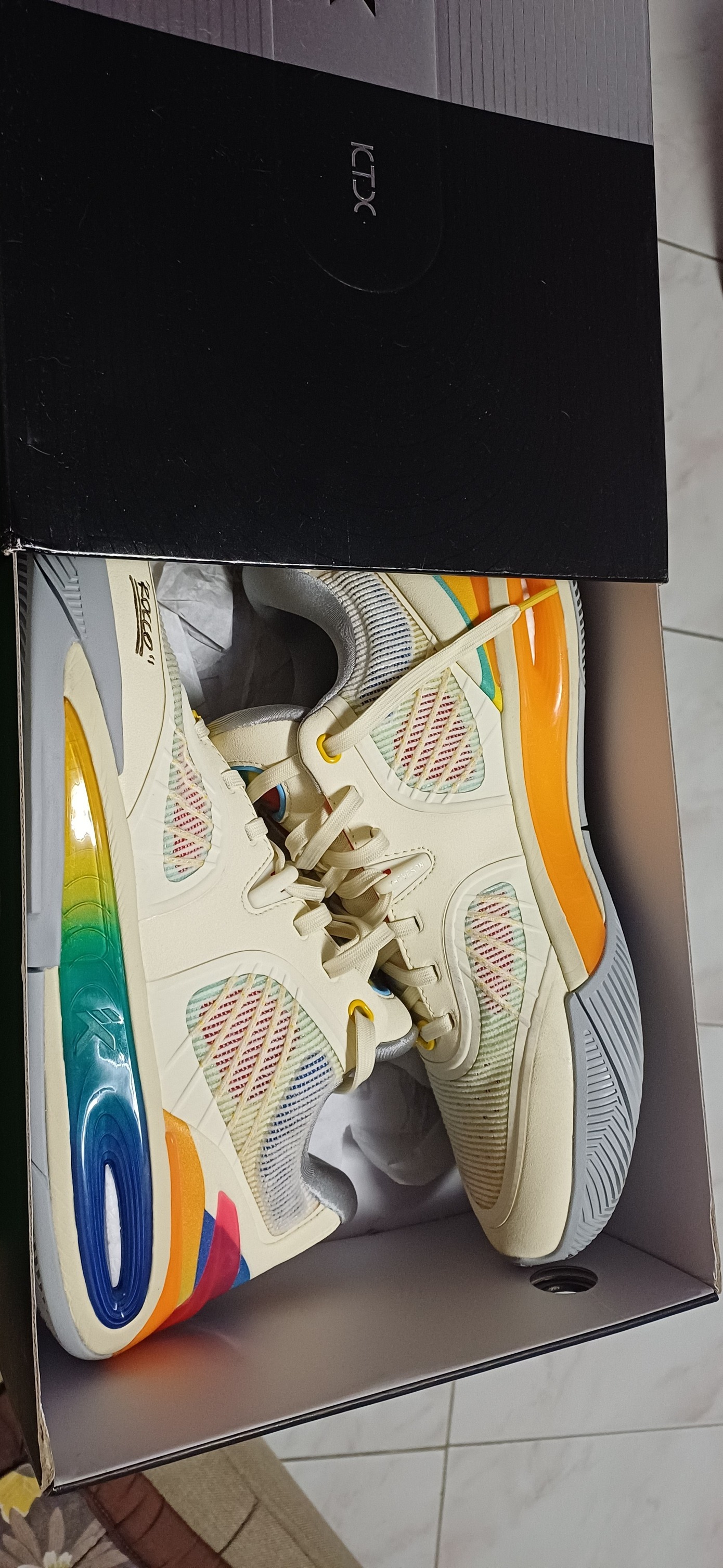 Trading used Rocco size 9 sneakers