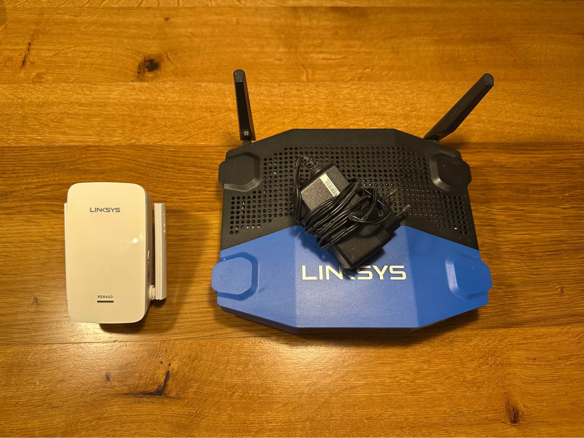 Linksys EA1200AC + Extender RE6400 - Bridges & Routers - Prague, Czech ...