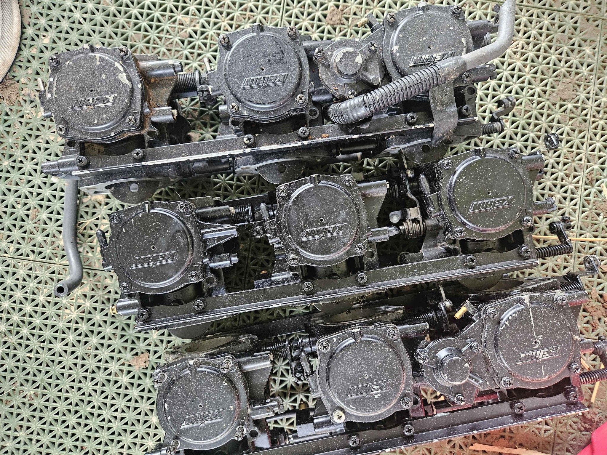 3 set of triple 1100 kawi carbs. One set is a parts set. 6 sets of