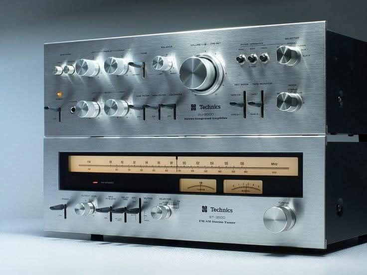 Vintage 1974 Technics SU-7700 and ST-7300 stereo hi-fi