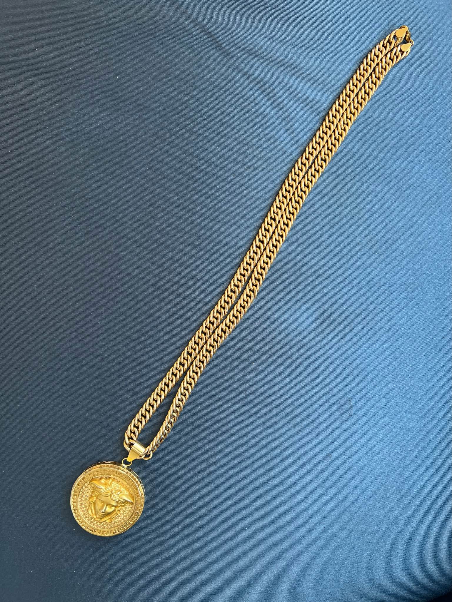 A chain with a Versace pendant in 18K gold. - Necklaces - Markham ...