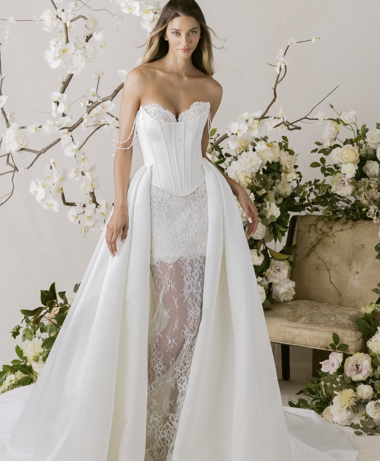 Clean lines, timeless elegance, and a dress that speaks for itself.🤍