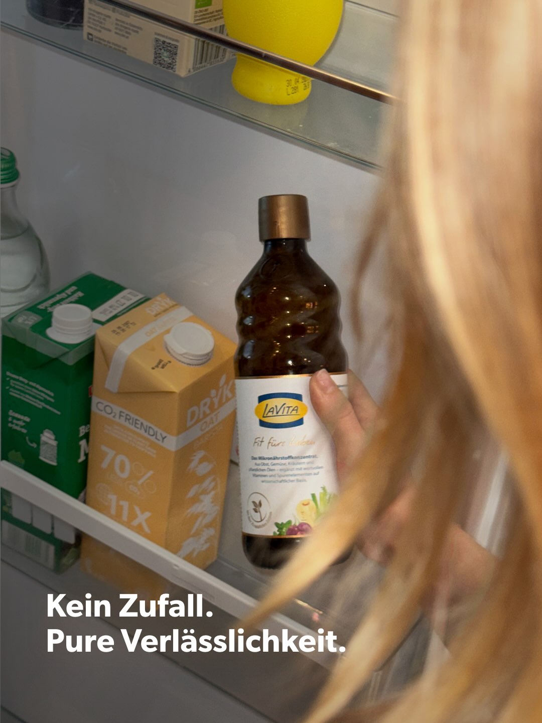 Klein, aber oho 👀🤩 Unsere LaVita Edelstahlflasche ist zwar ziemlich klein (100 ml), hat aber so einiges zu bieten: 🌟 Sie eignet sich perfekt für den Transport und die Aufbewahrung von LaVita oder