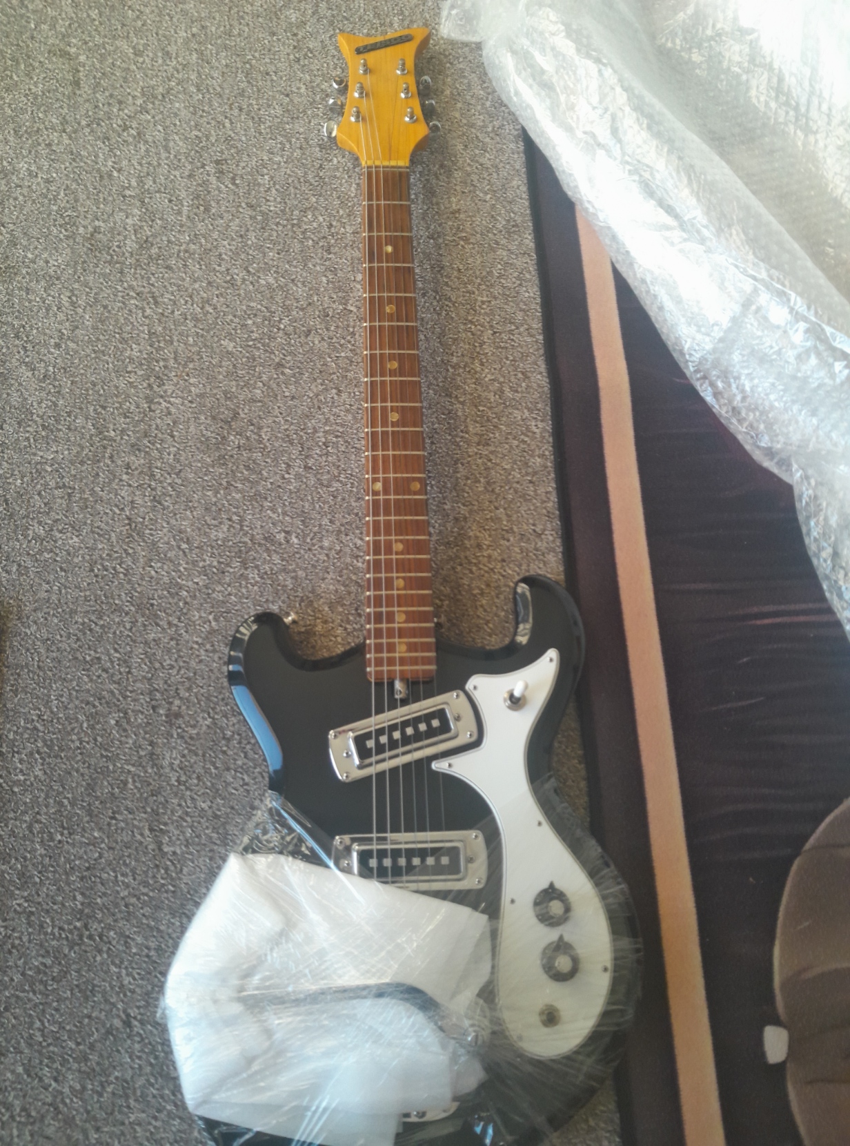 Unboxing a rare 1967 Teisco R2 guitar in mint condition