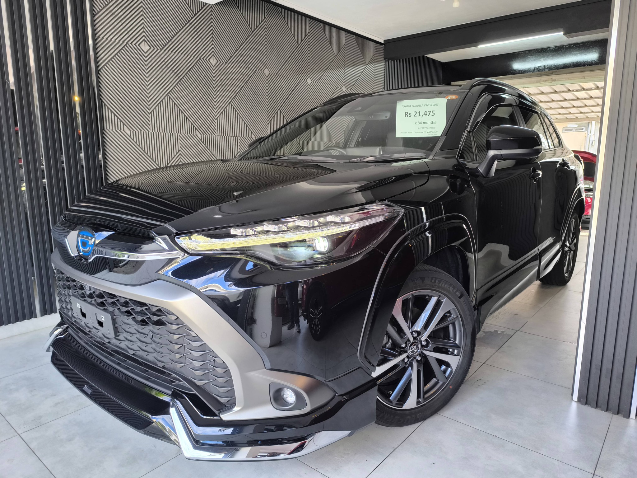 𝐈𝐍 𝐒𝐓𝐎𝐂𝐊 - Toyota Corolla Cross Modelista 2023