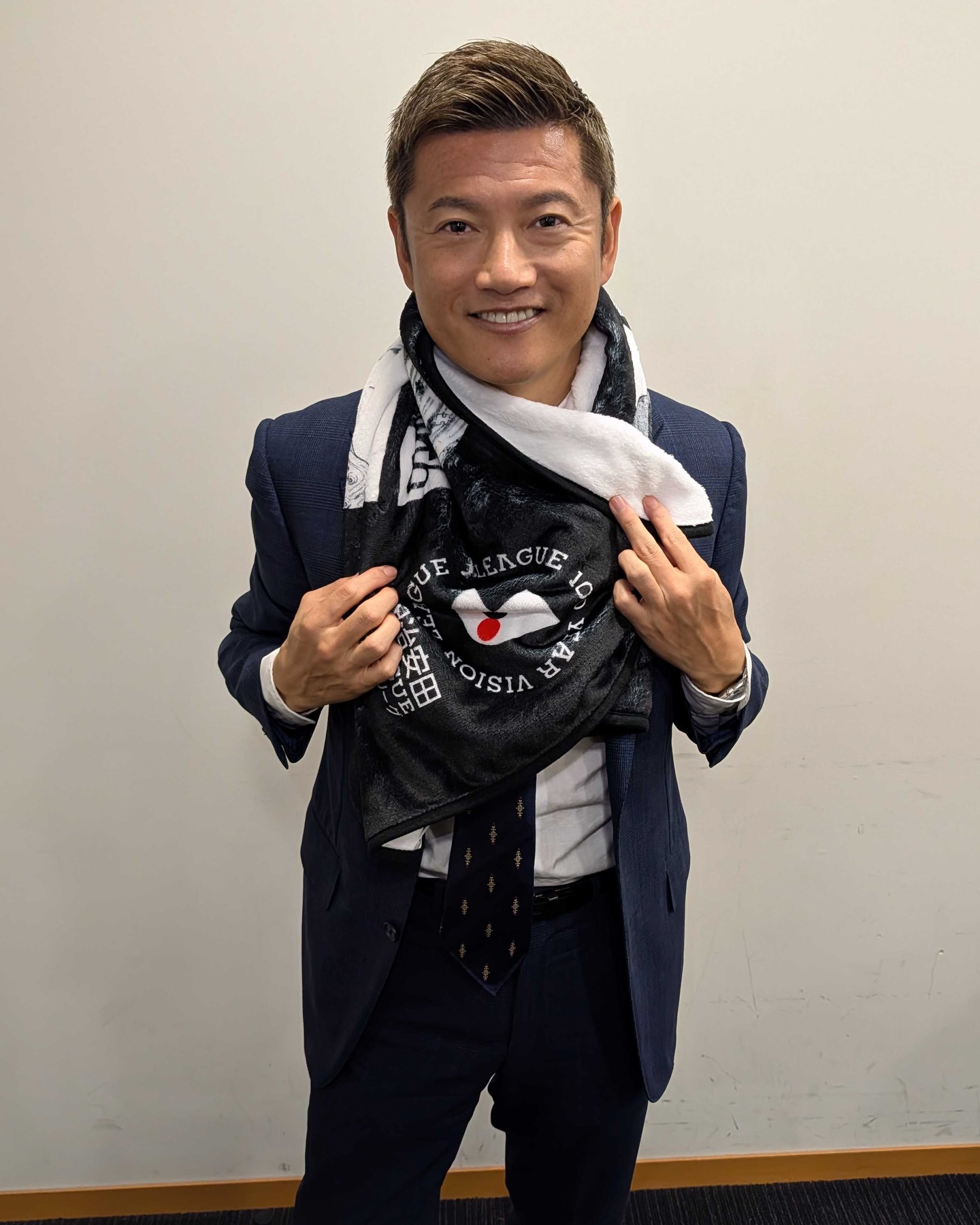 熱狂開幕ブランケット 全国の試合会場で計76万枚プレゼント🙌 選手OBが