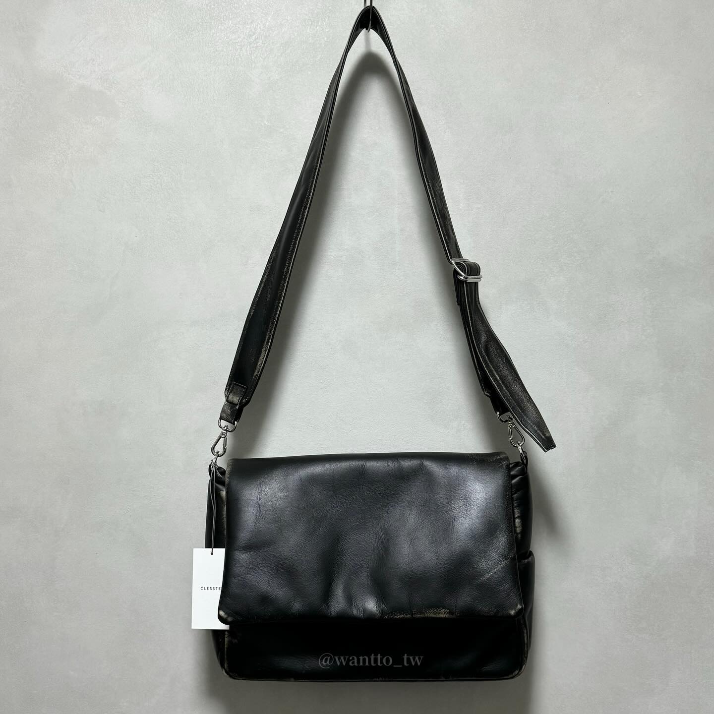 CLESSTE VINTAGE LEATHER PADDED FLAP HOLIDAY BAG COLOR:BLACK/BROWN 