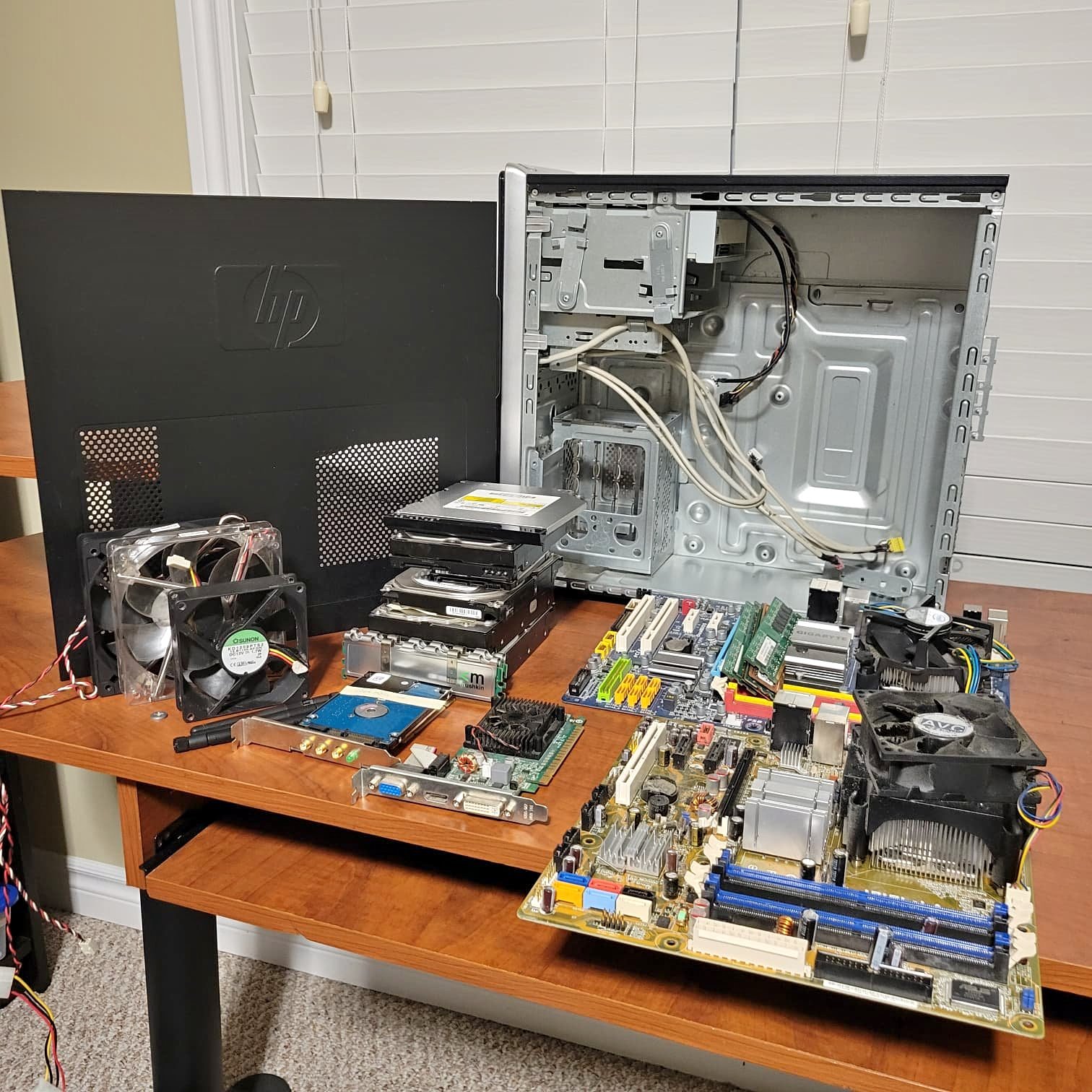 Retro / Legacy Computer Disassembled From 2009 with Working Parts ...