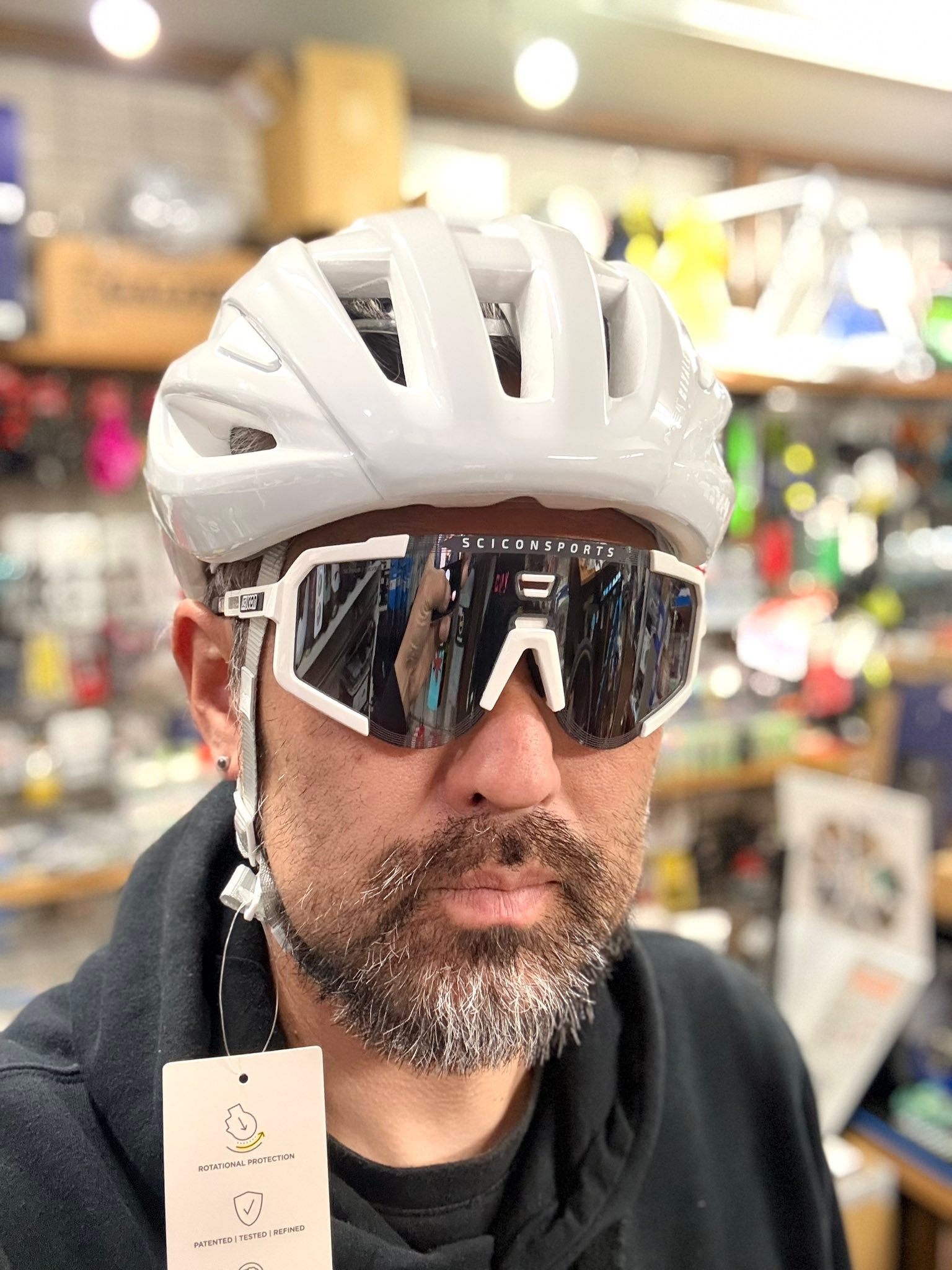 MET RIVALE MIPS ABSOLUTE WHITE LIMITED 数量限定のオールホワイトの 