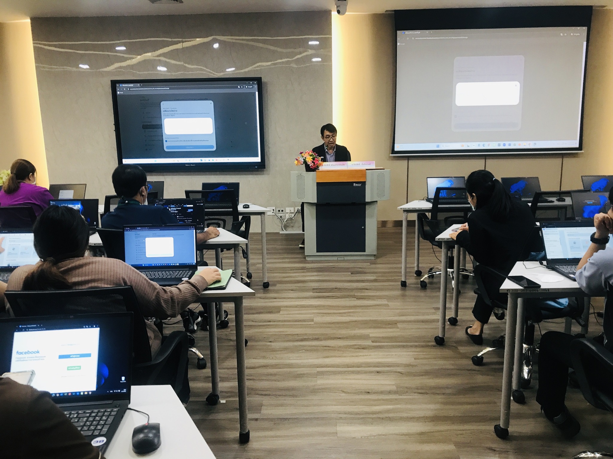 โรงเรียนสยามคอมพิวเตอร์และภาษา - Siam Computer and Language School