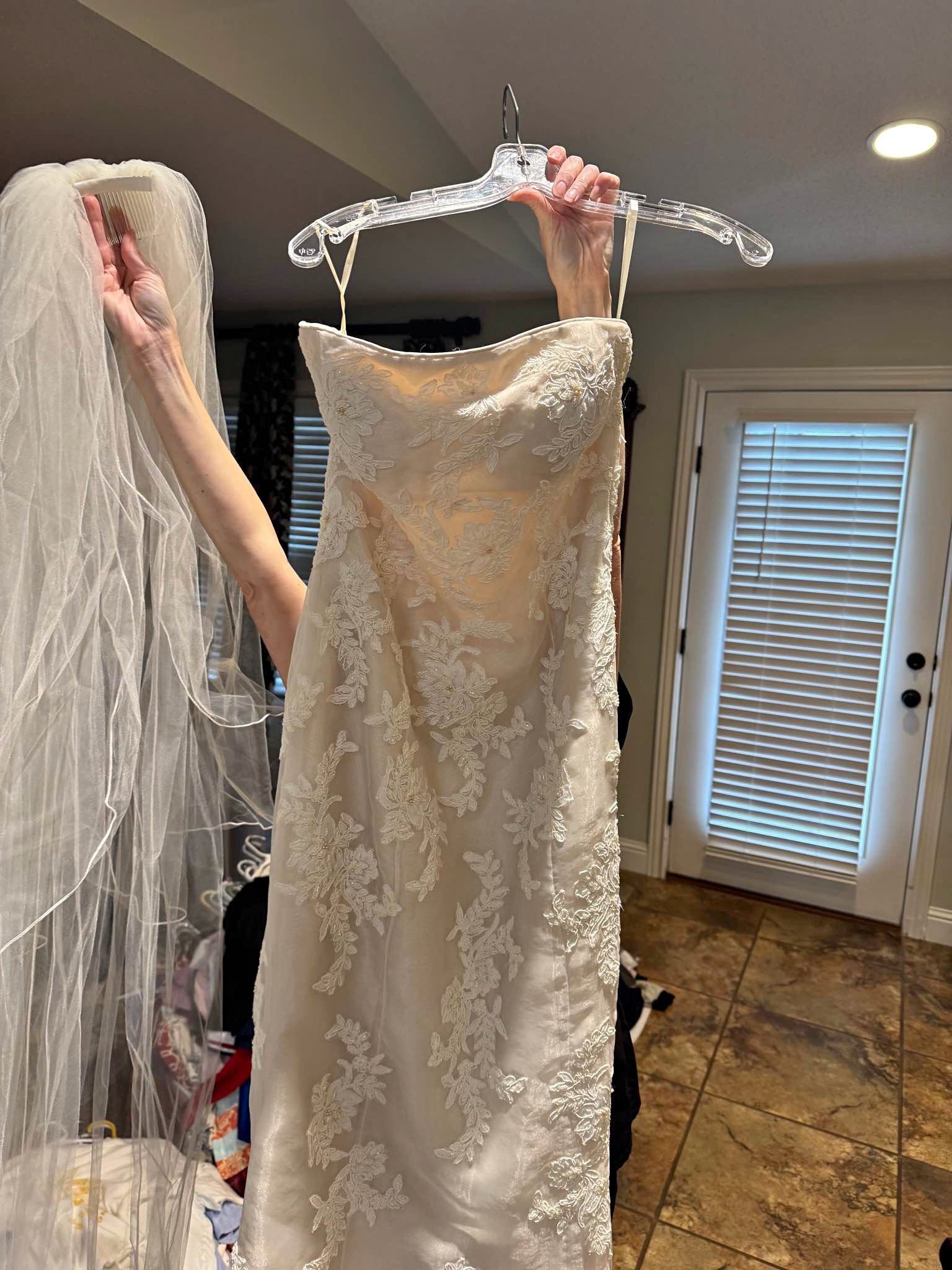 Pre-owned Wedding Dresses near Friedheim, Missouri