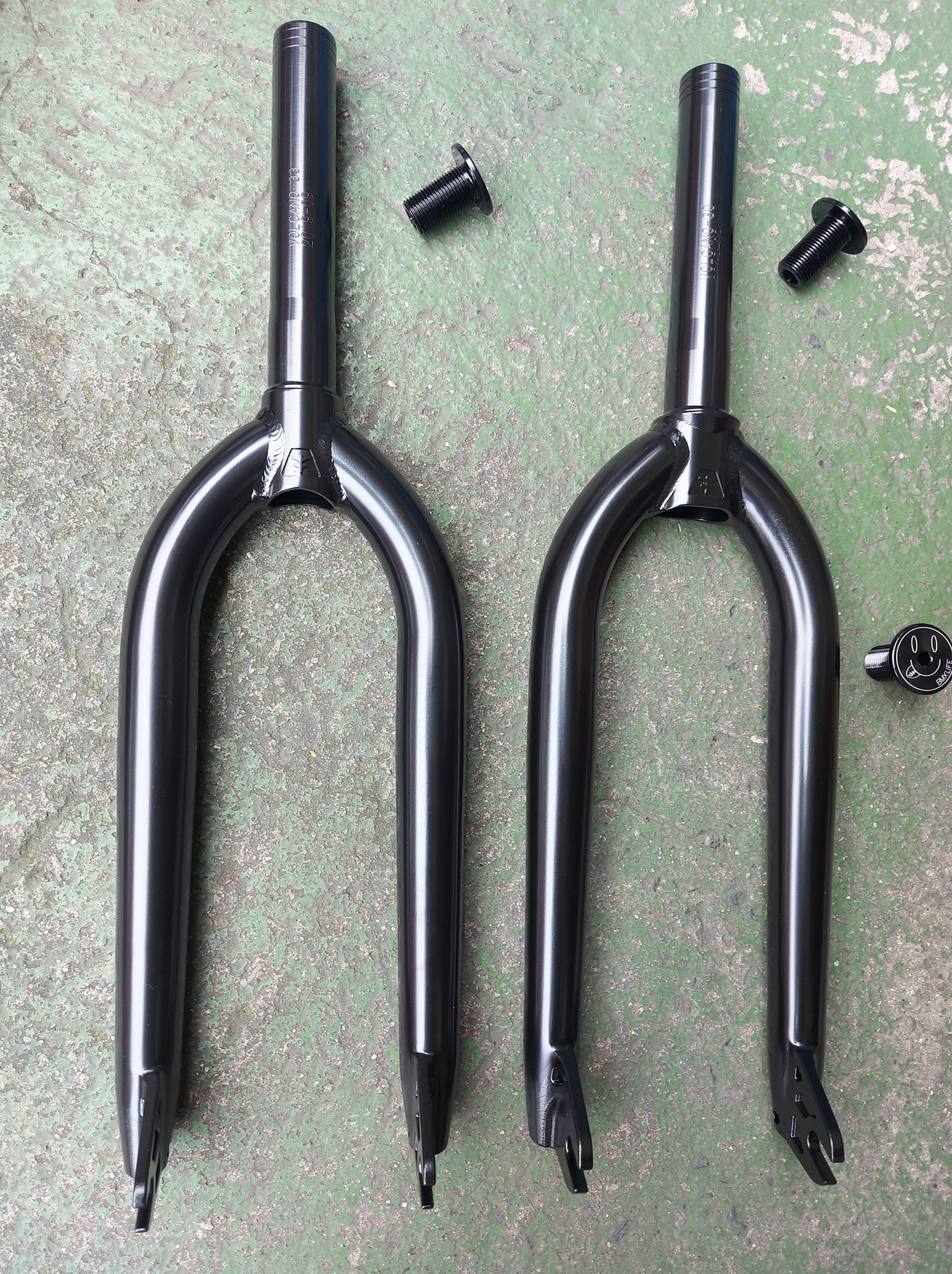 Flybikes forks Volcano 33model php. 3900 No sticker SB brand top