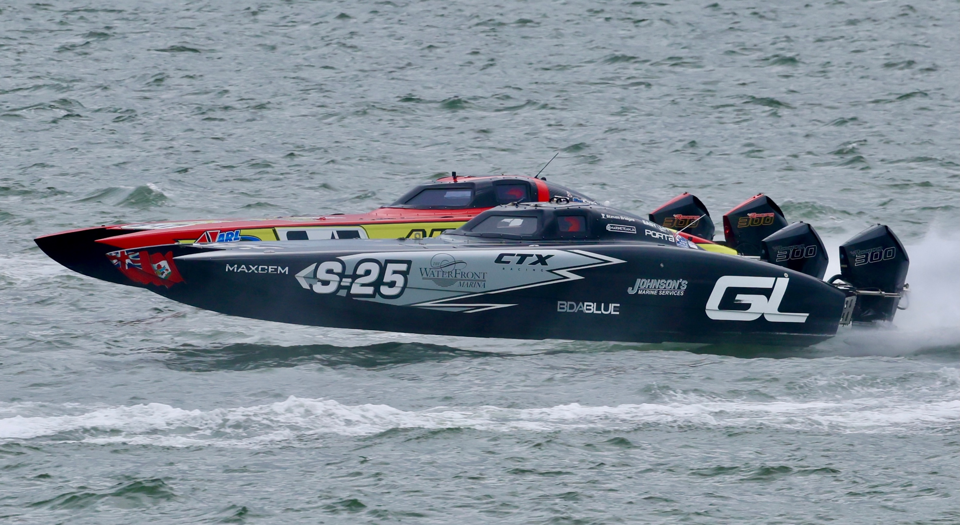 Speedboat - Tim Jones in his 388 Skater 'Dial 911' secures the