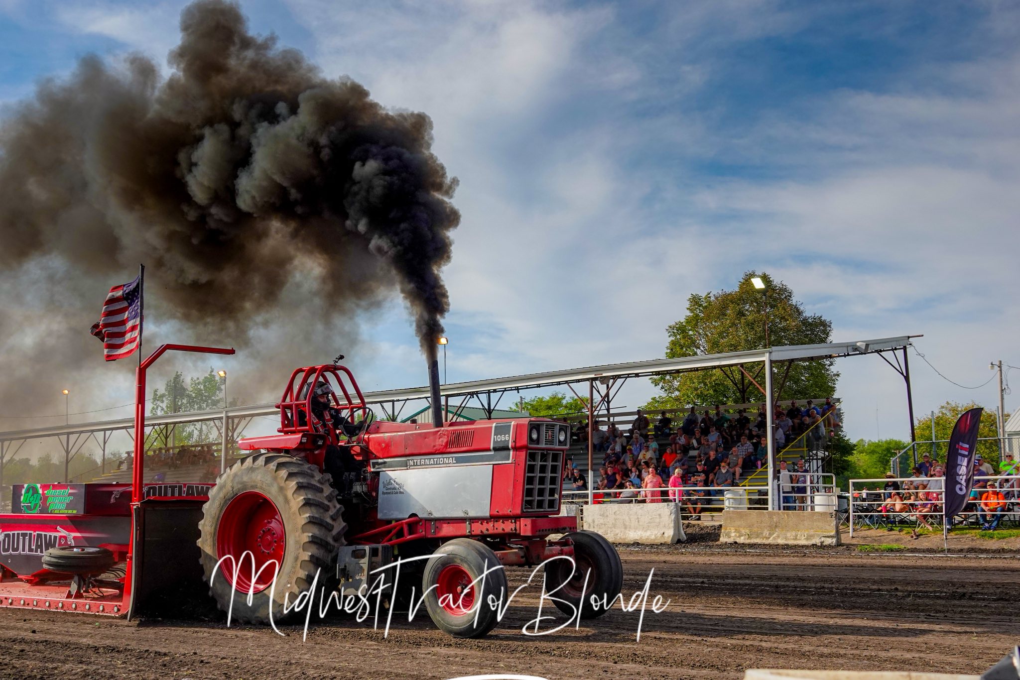 Midwest Tractor... - Midwest Tractor Blonde Photography