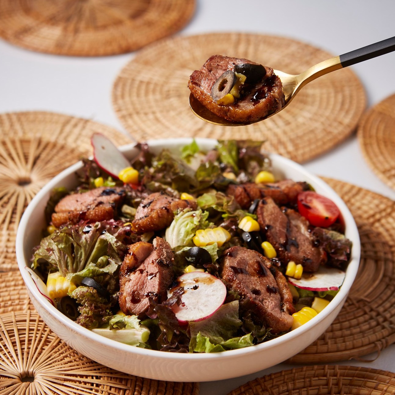 Civilize - สลัดอกเป็ด (Grilled Duck Breast Salad) . อร่อยและดีต่อสุขภาพ ...