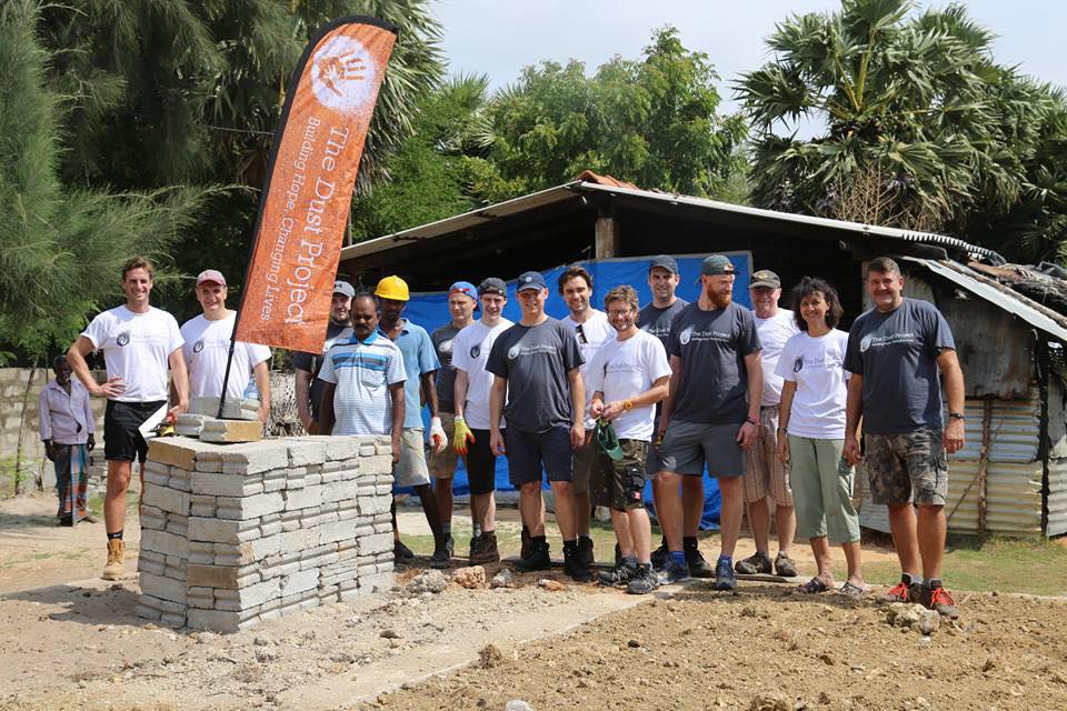 Sri Lanka 'Dust Project' team.... - New Form Landscapes
