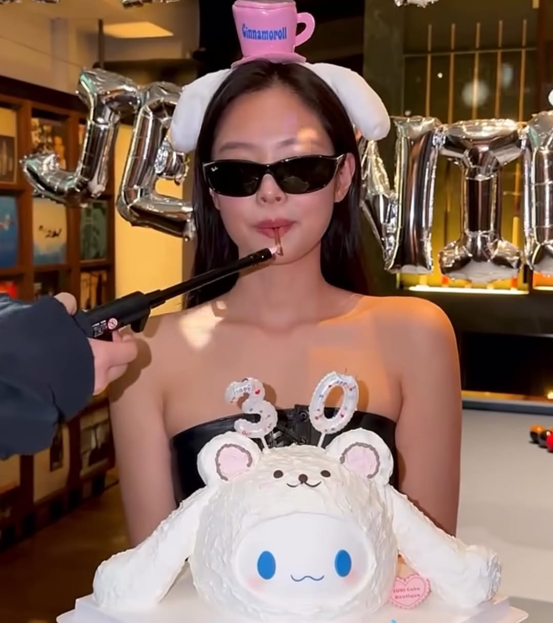 レイバン RB2016 601/31 DADDY-O ブラックピンク ジェニー The Iconic Ray-Ban Daddy-O RB2016 as worn by Jennie. These