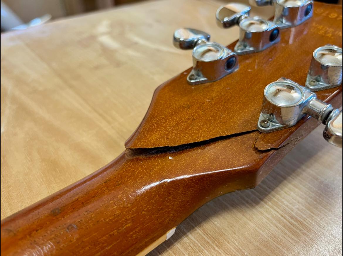 Gibson Les Paul DCネック折れ修理。横の方まで割れていたので