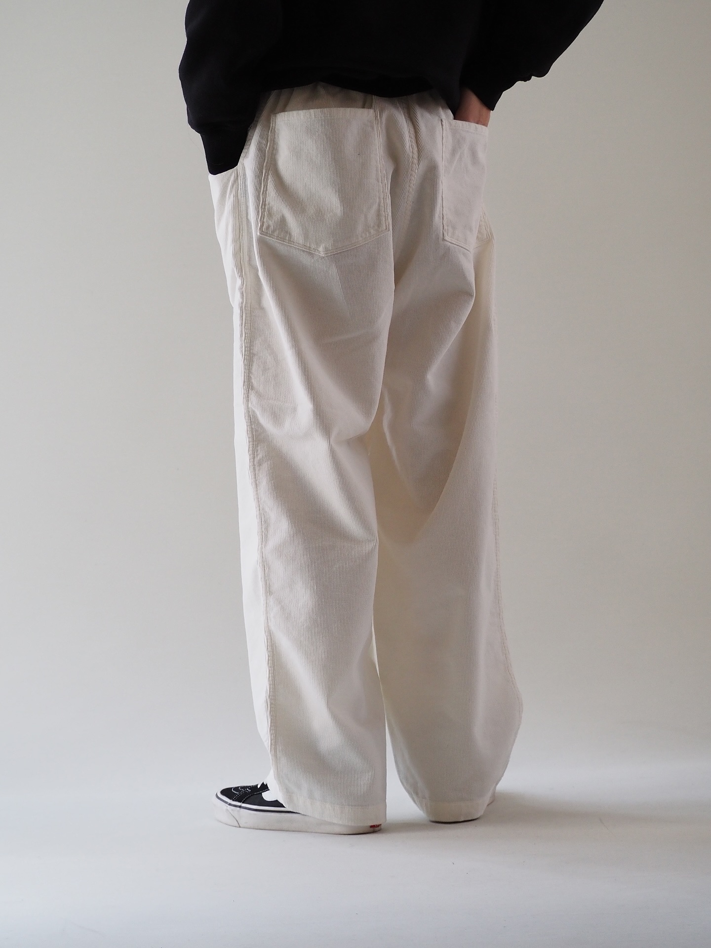 COMOLI D01-03006 コーデュロイ ドローストリングパンツ color:WHITE 