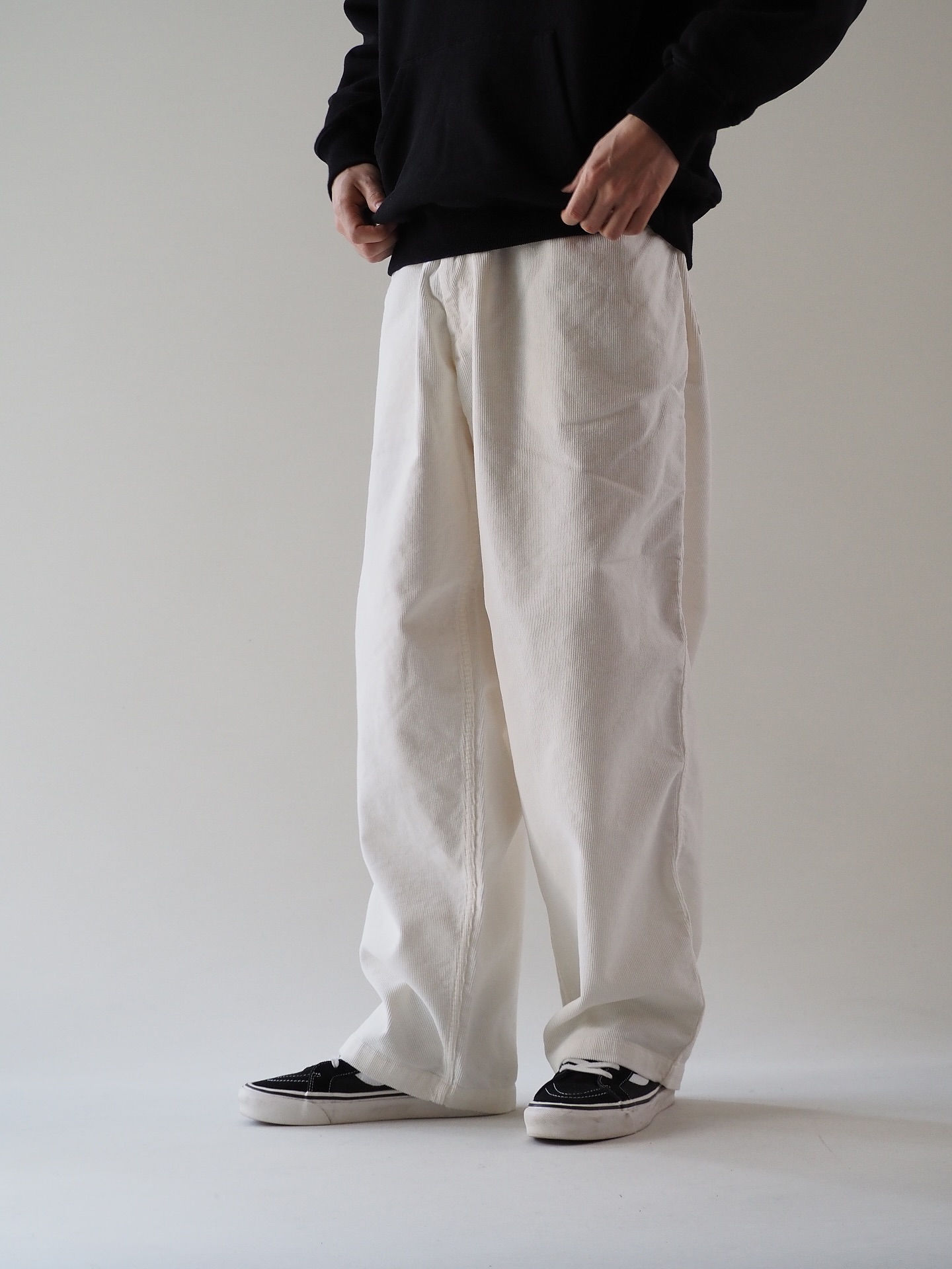 COMOLI D01-03006 コーデュロイ ドローストリングパンツ color:WHITE 