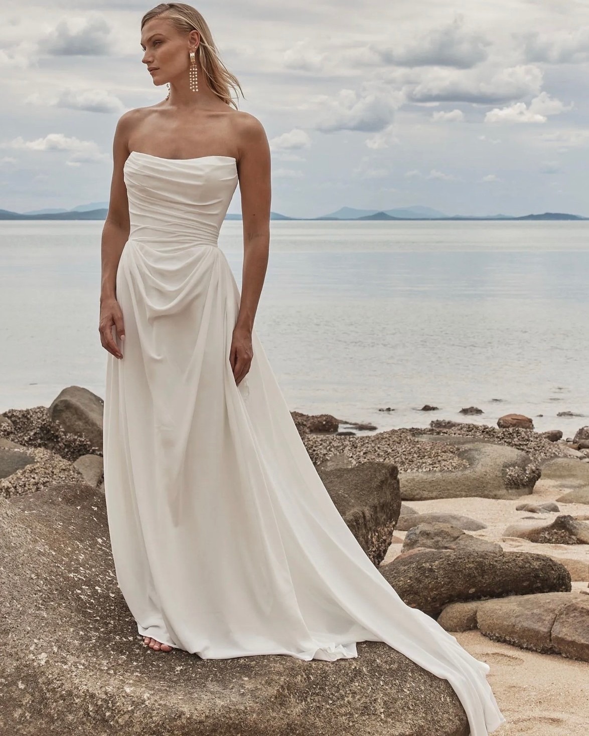 clean and classic wedding dress Which bridal style are you: classic, romantic, fitted or dramatic? Katrina Kaif gives us Dress Style::Bodycon Ball gown 273CC1
